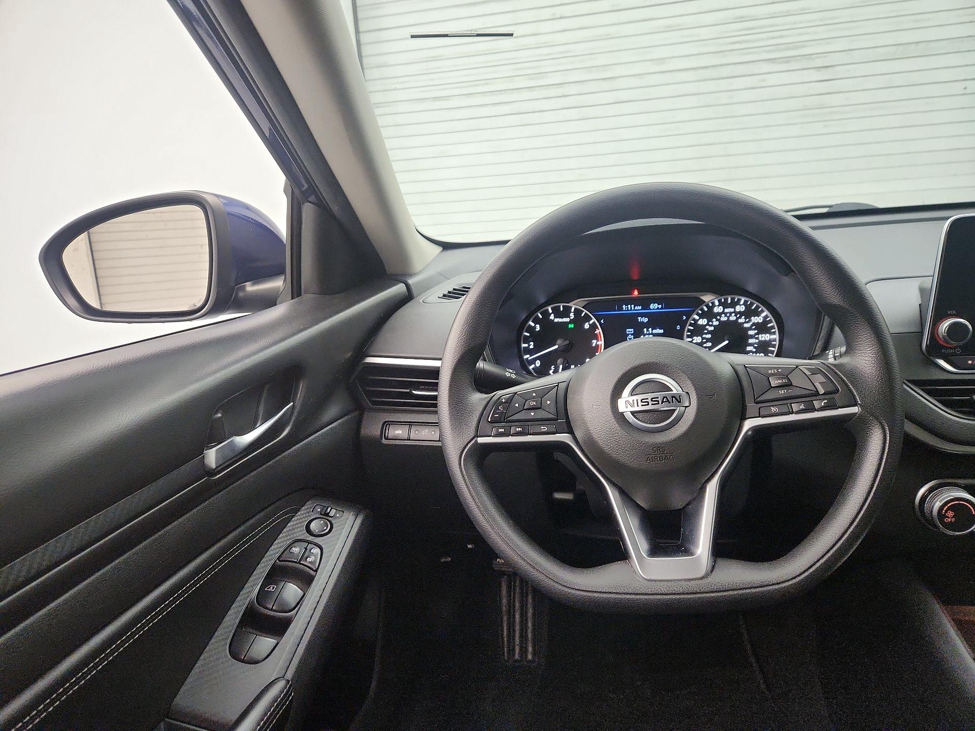 Thumbnail: 2020 Nissan Altima - 10