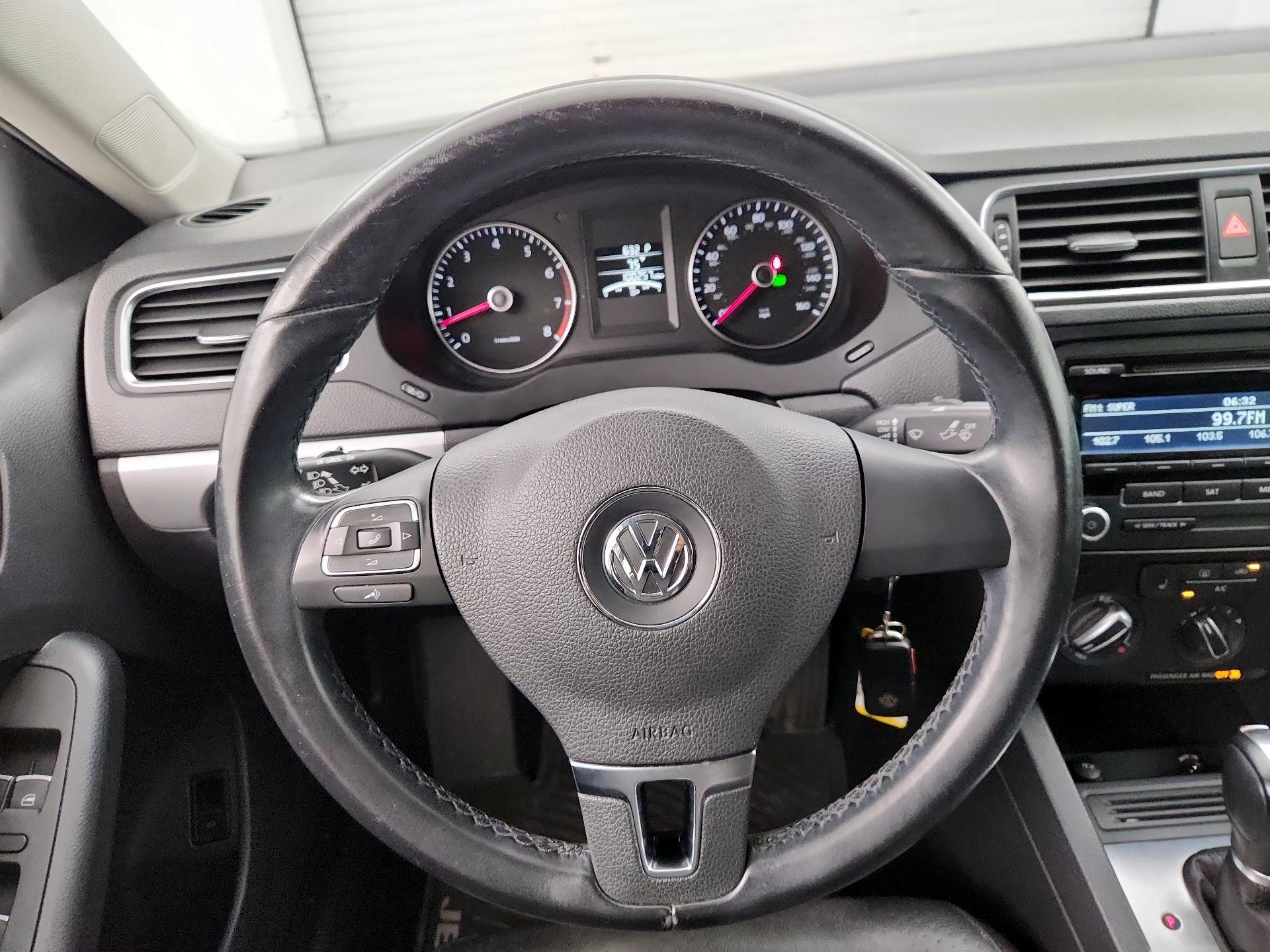 Thumbnail: 2014 Volkswagen Jetta - 10