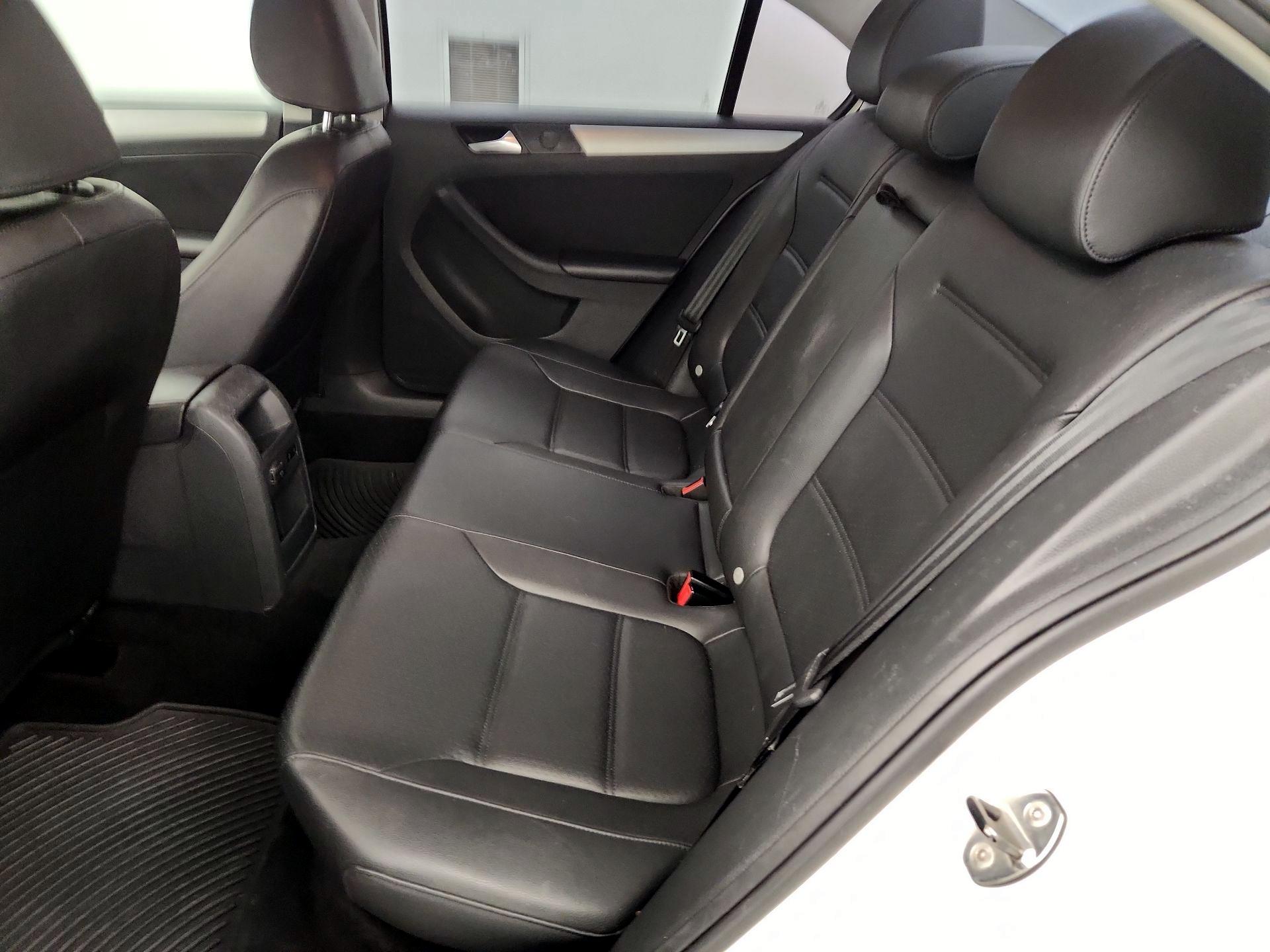 Thumbnail: 2014 Volkswagen Jetta - 18
