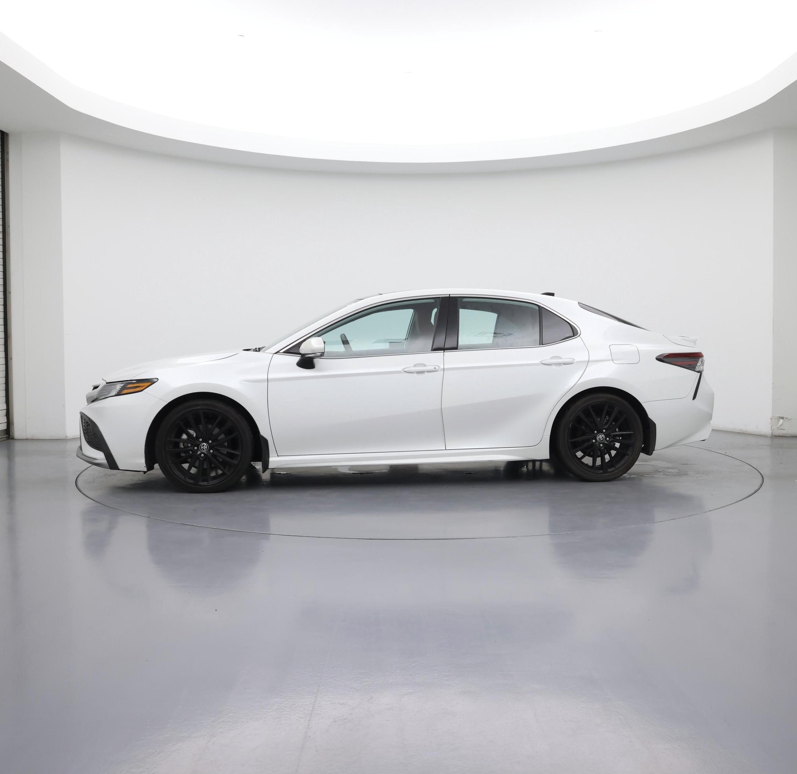 Thumbnail: 2022 Toyota Camry - 3