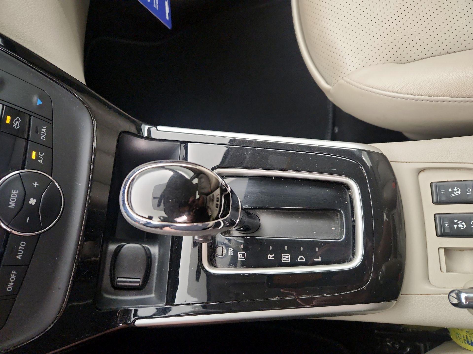 Thumbnail: 2016 Nissan Sentra - 17