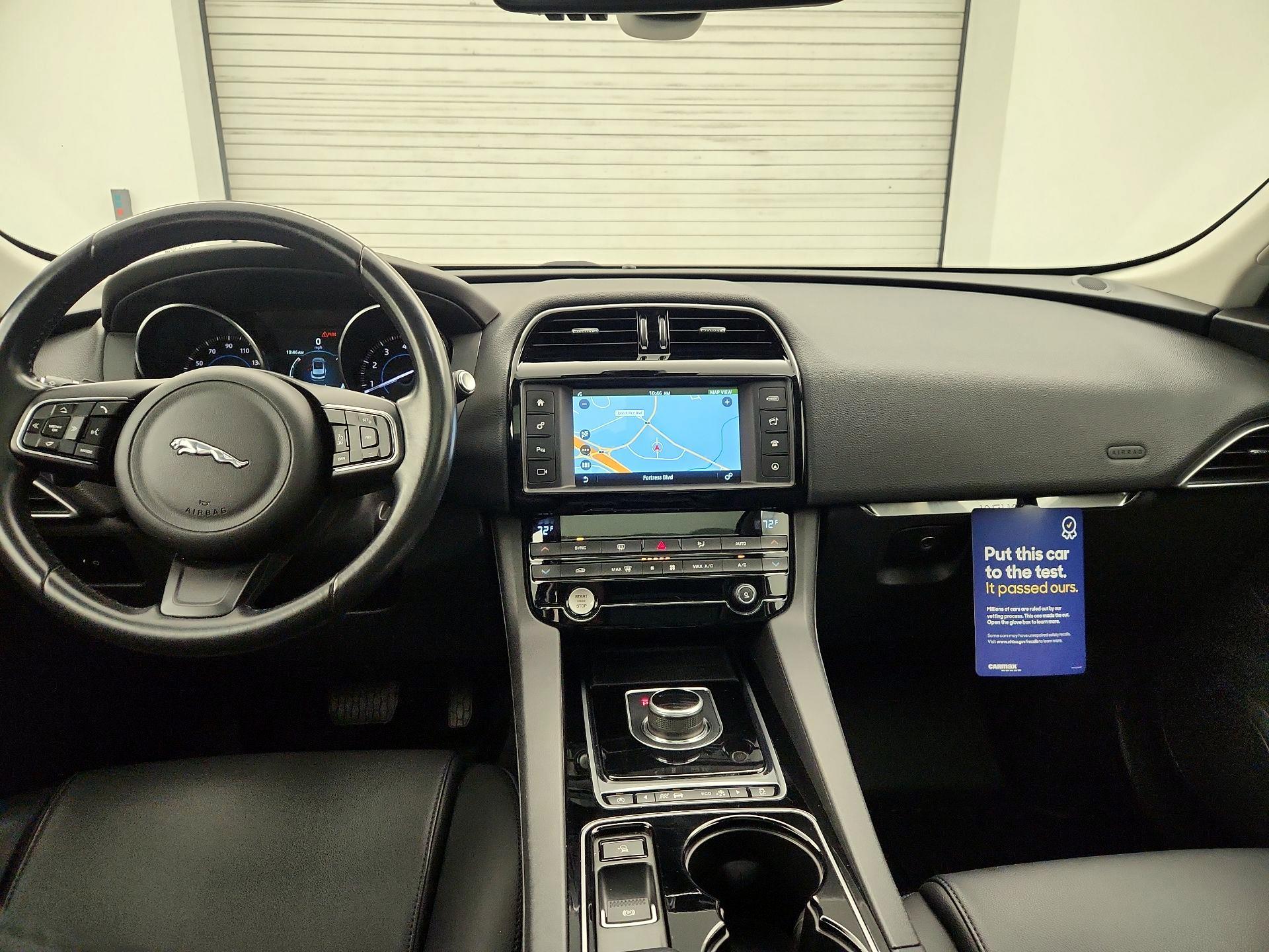 Thumbnail: 2017 Jaguar F-Pace - 8