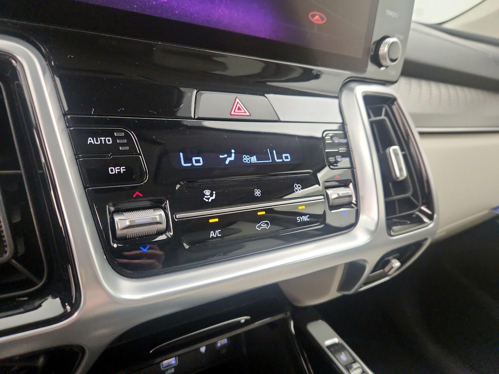 Thumbnail: 2022 Kia Sorento - 17