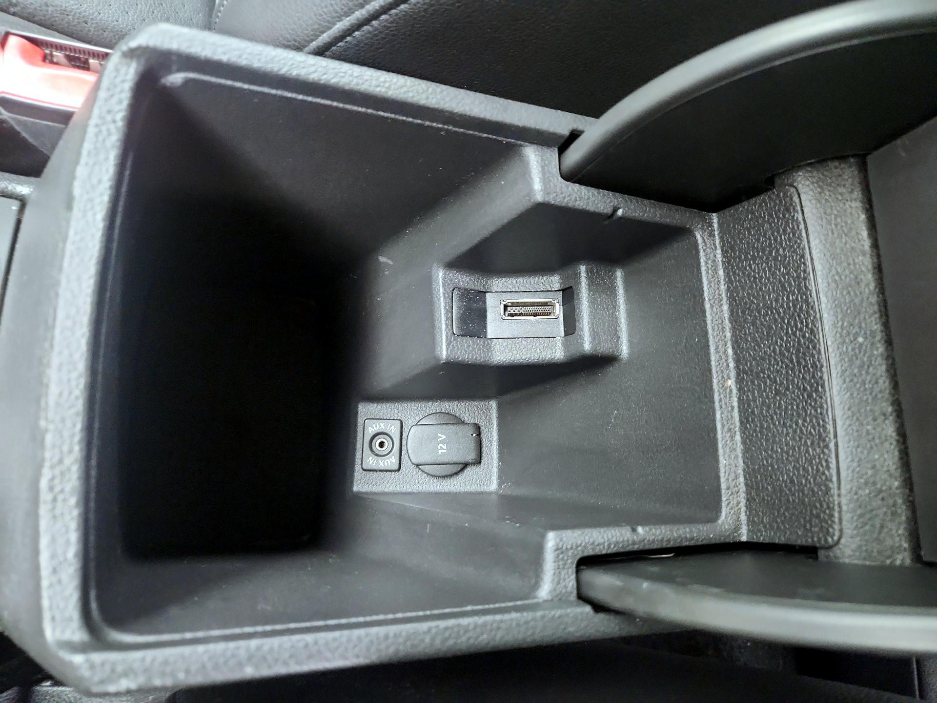 Thumbnail: 2015 Volkswagen Passat - 17