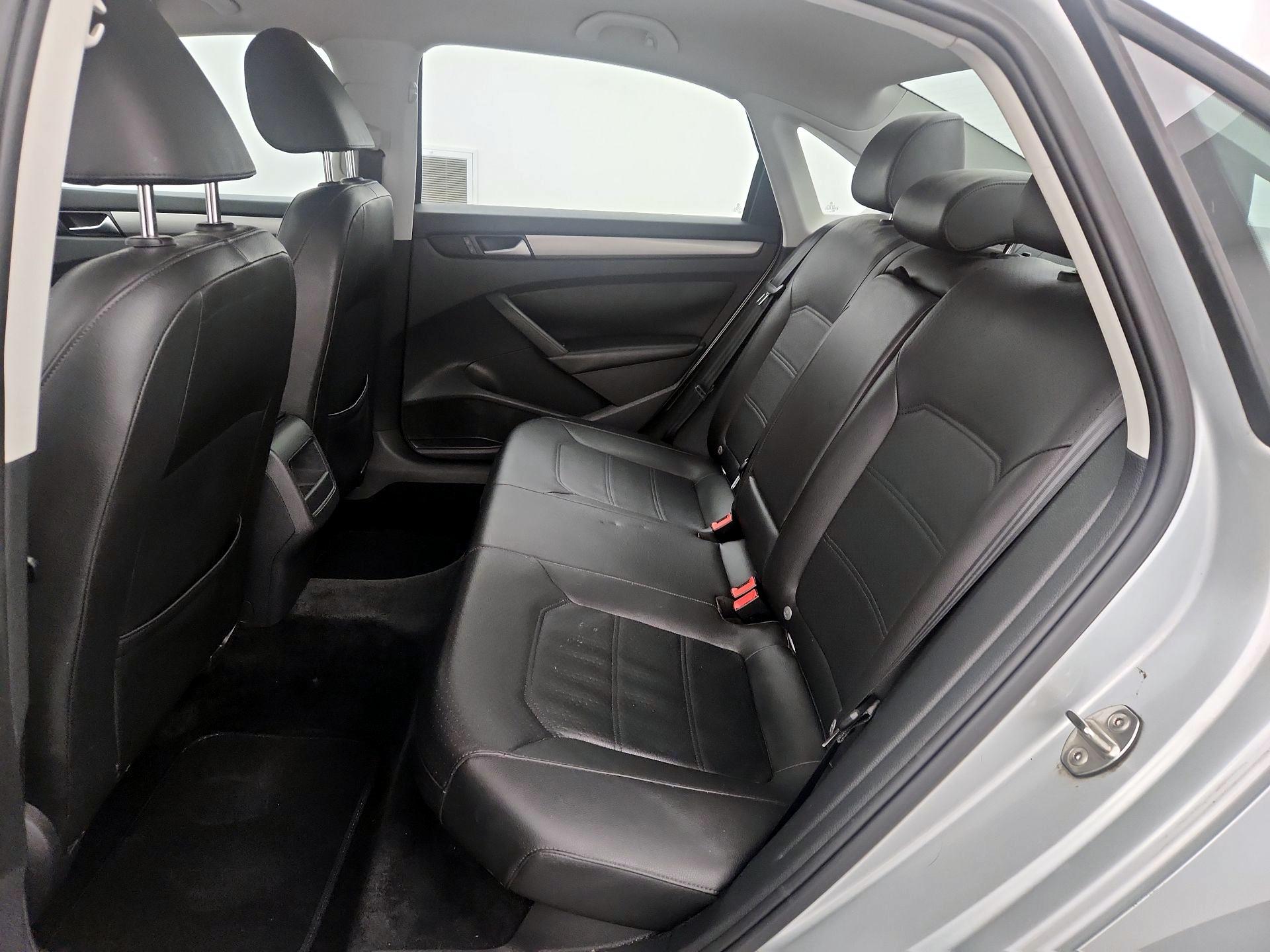 Thumbnail: 2015 Volkswagen Passat - 18