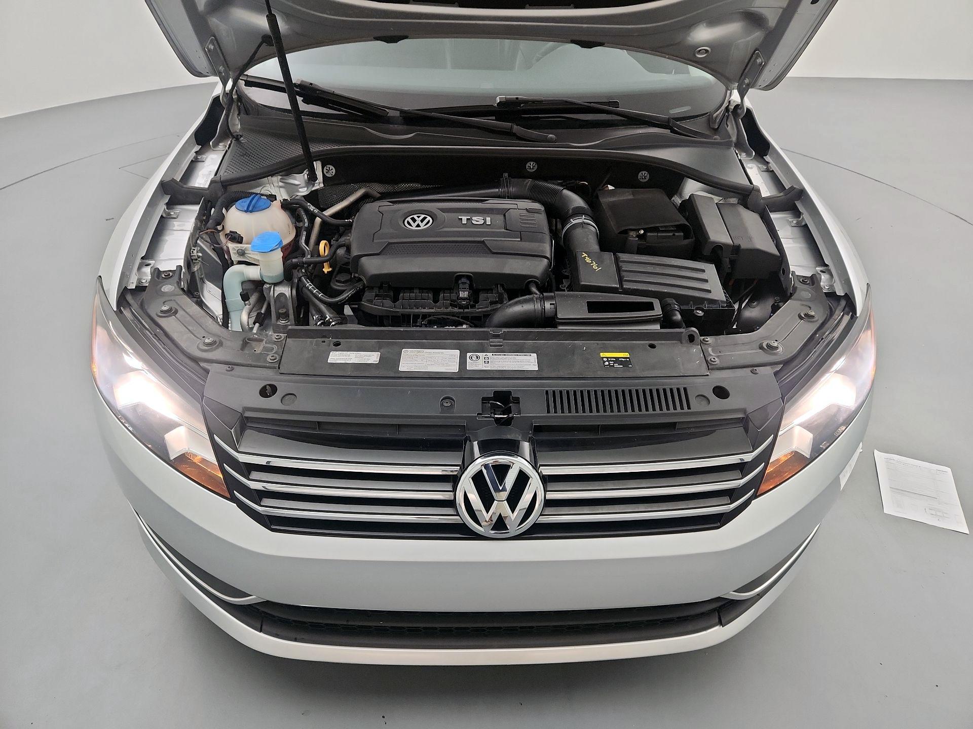 Thumbnail: 2015 Volkswagen Passat - 20