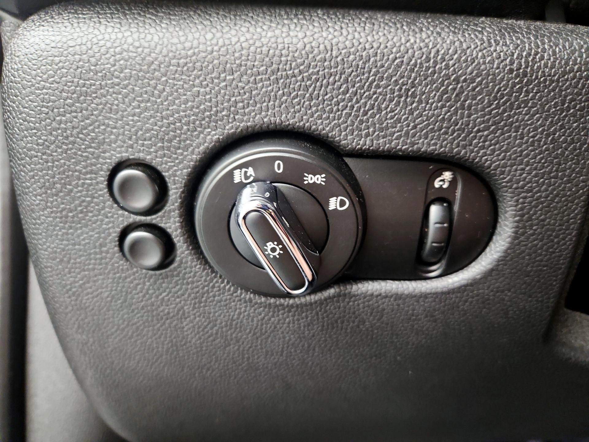 Thumbnail: 2019 MINI Cooper Hardtop - 13