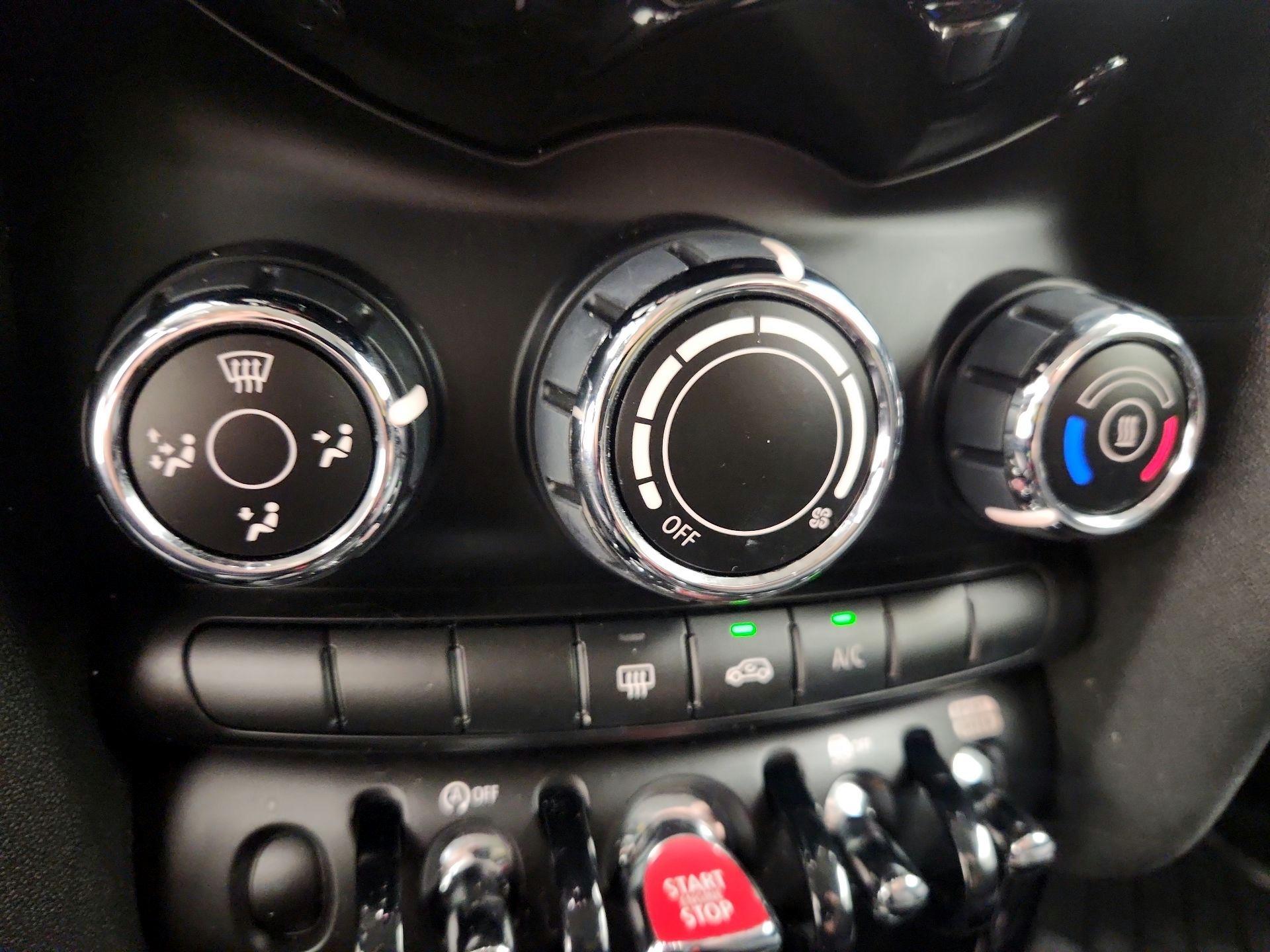 Thumbnail: 2019 MINI Cooper Hardtop - 16