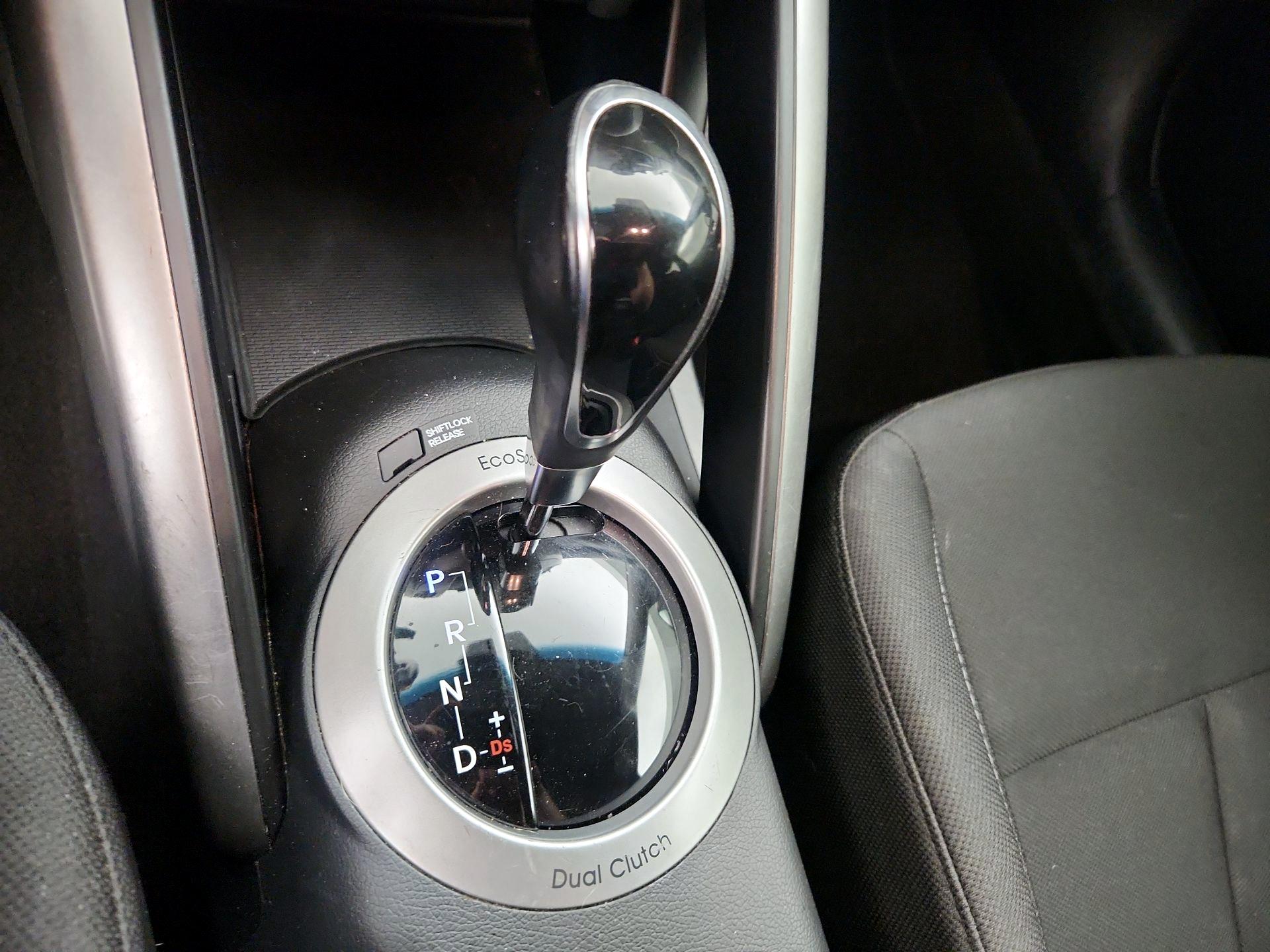 Thumbnail: 2017 Hyundai Veloster - 17