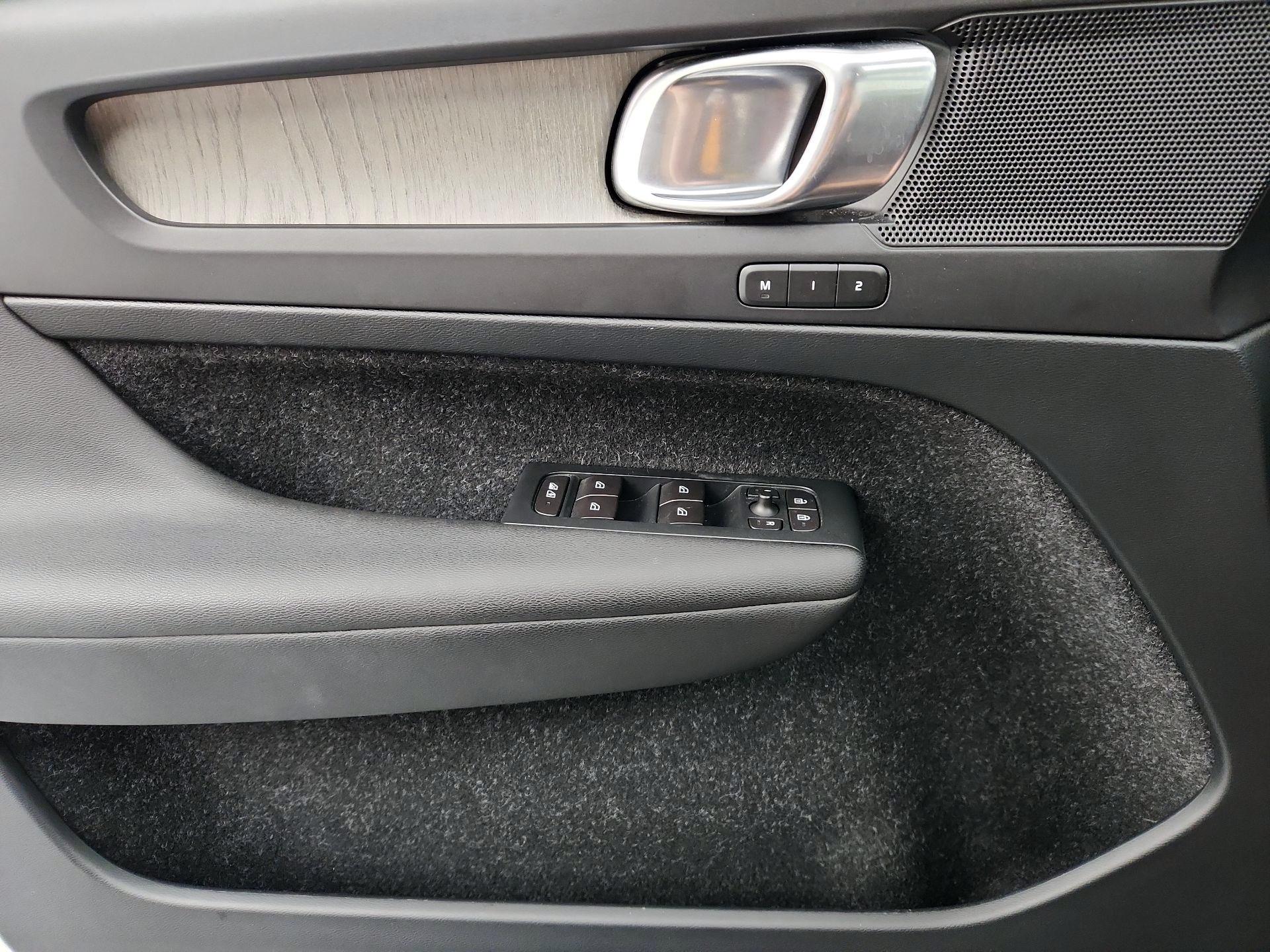 Thumbnail: 2019 Volvo XC40 - 12