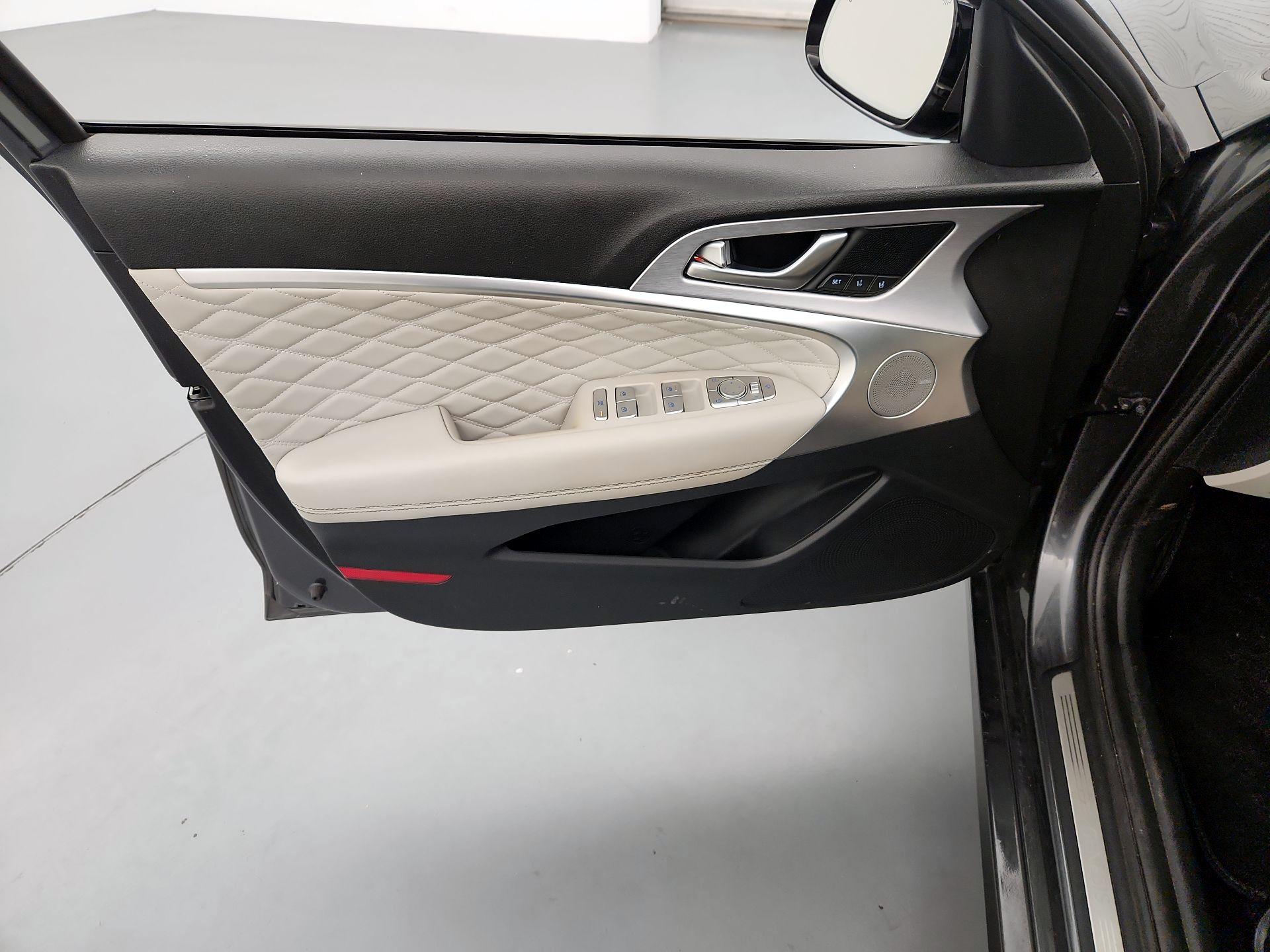 Thumbnail: 2019 Genesis G70 - 12