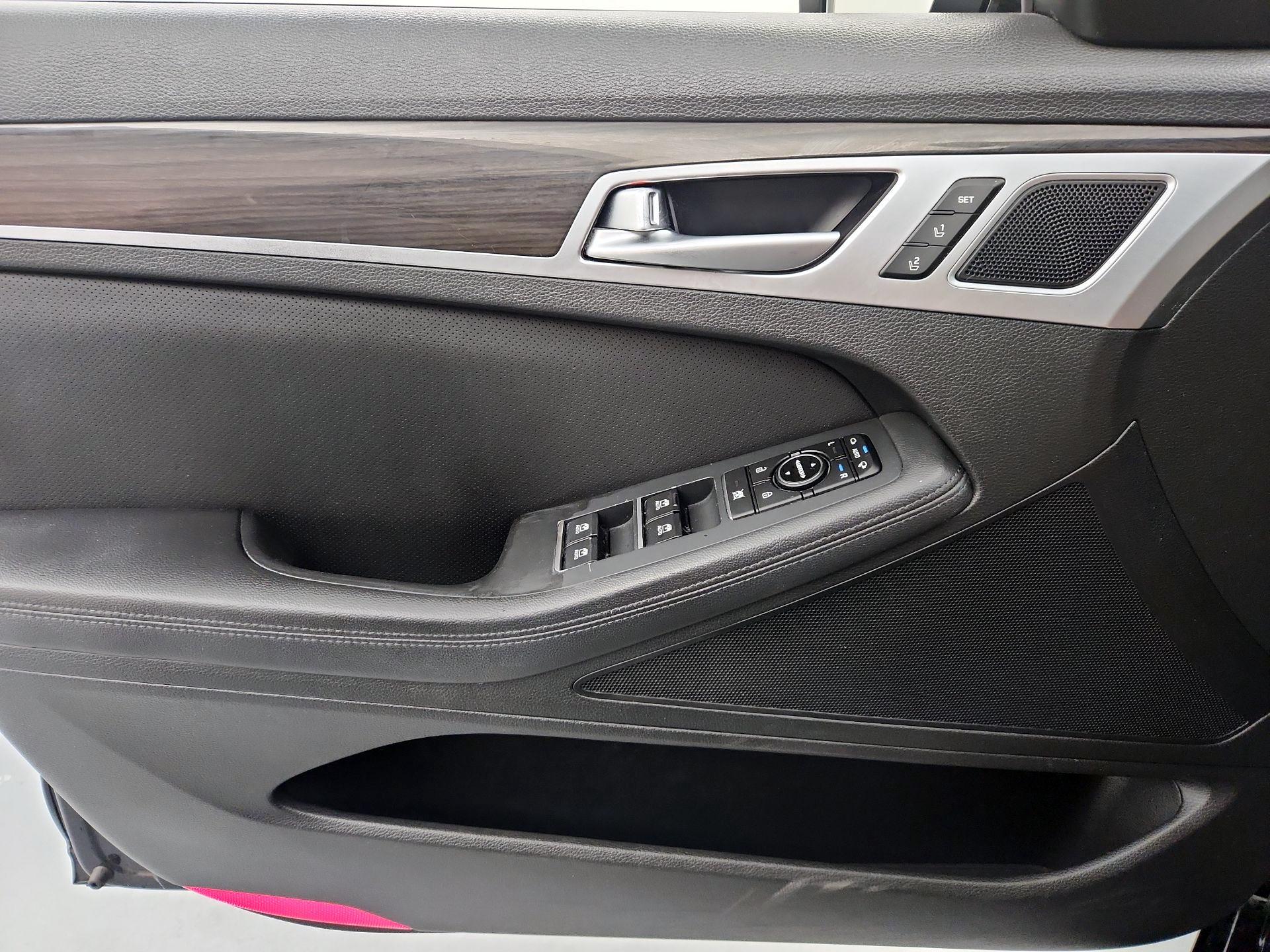 Thumbnail: 2017 Genesis G80 - 12