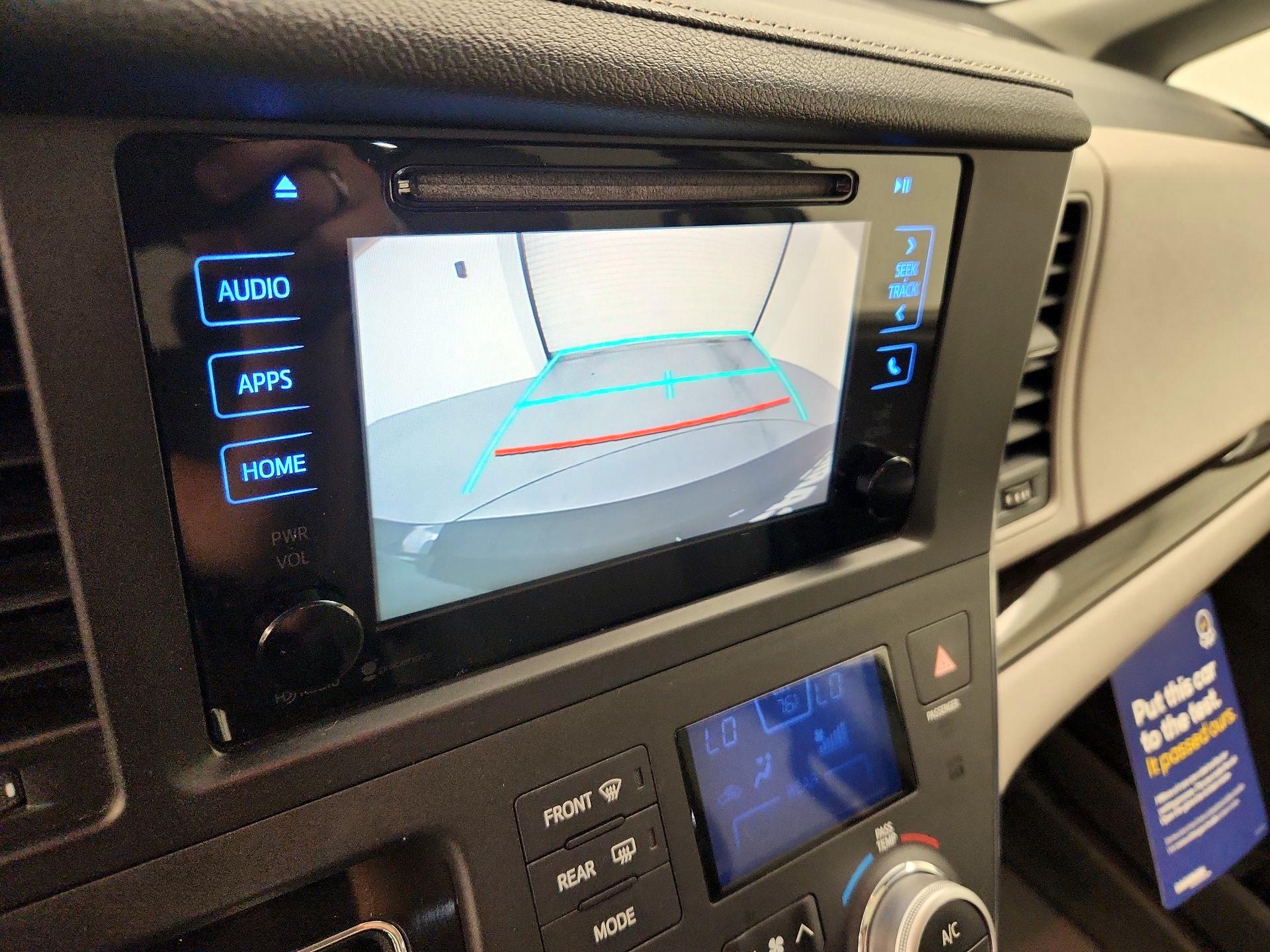 Thumbnail: 2015 Toyota Sienna - 14