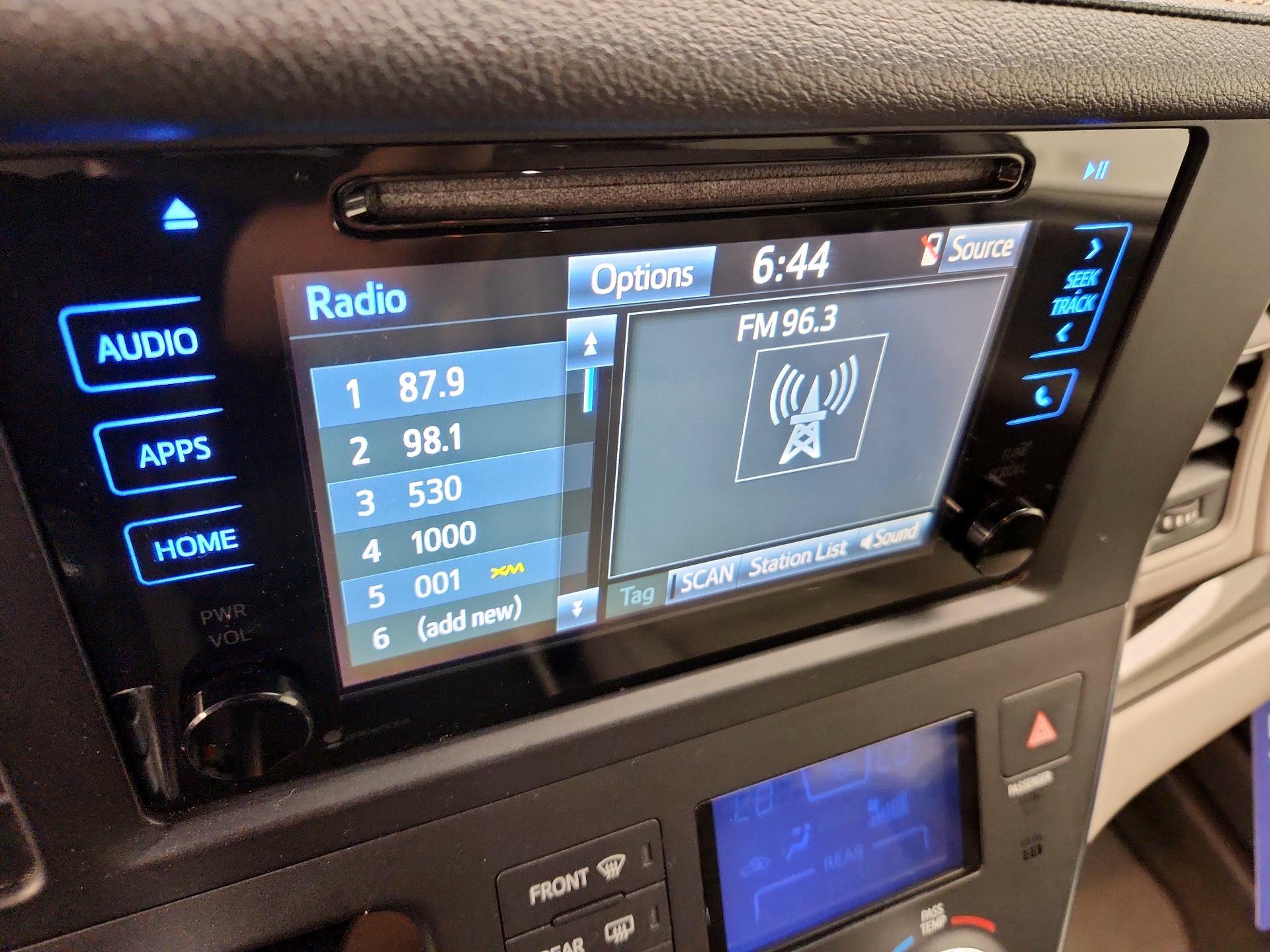 Thumbnail: 2015 Toyota Sienna - 15