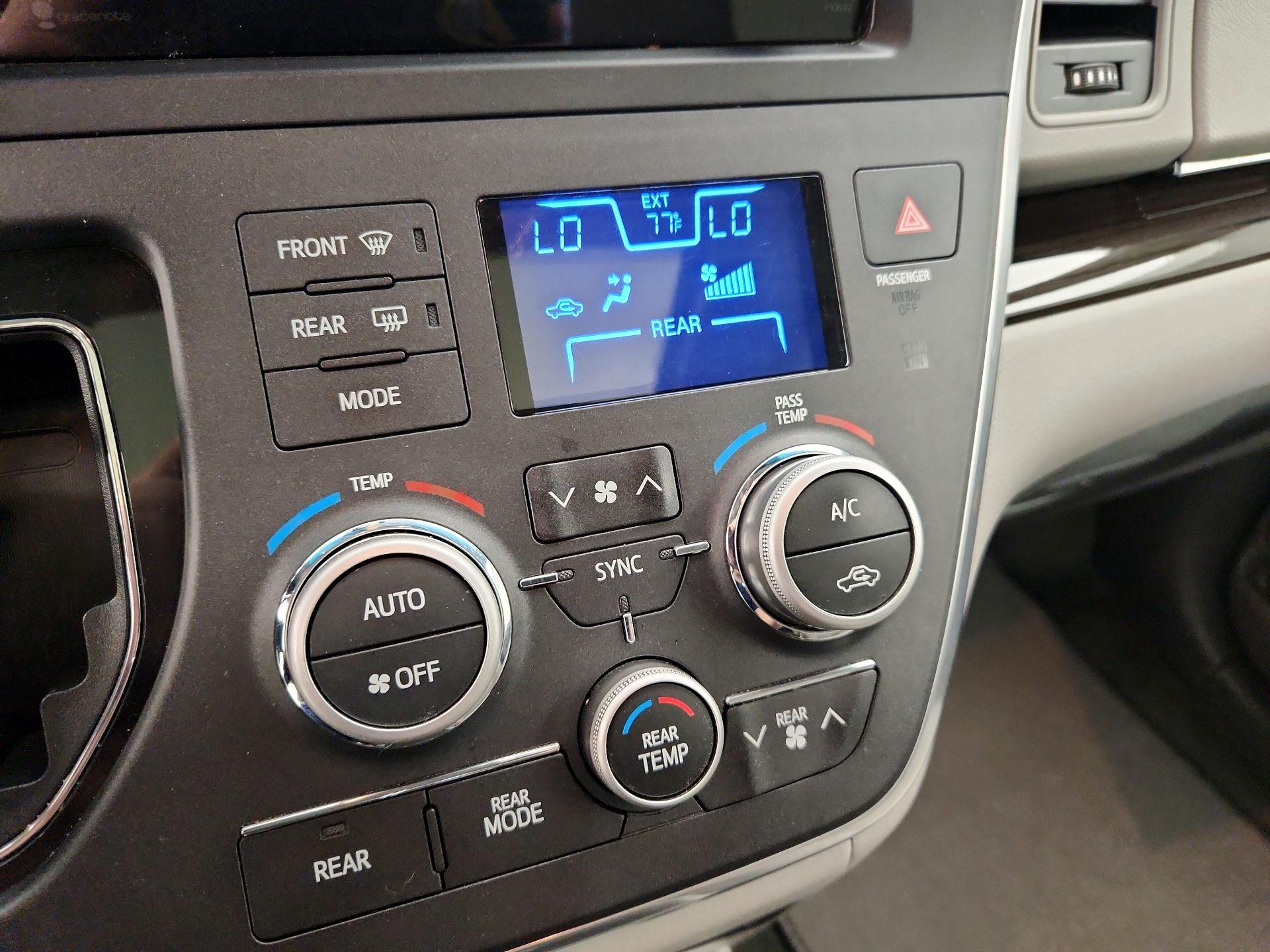 Thumbnail: 2015 Toyota Sienna - 16