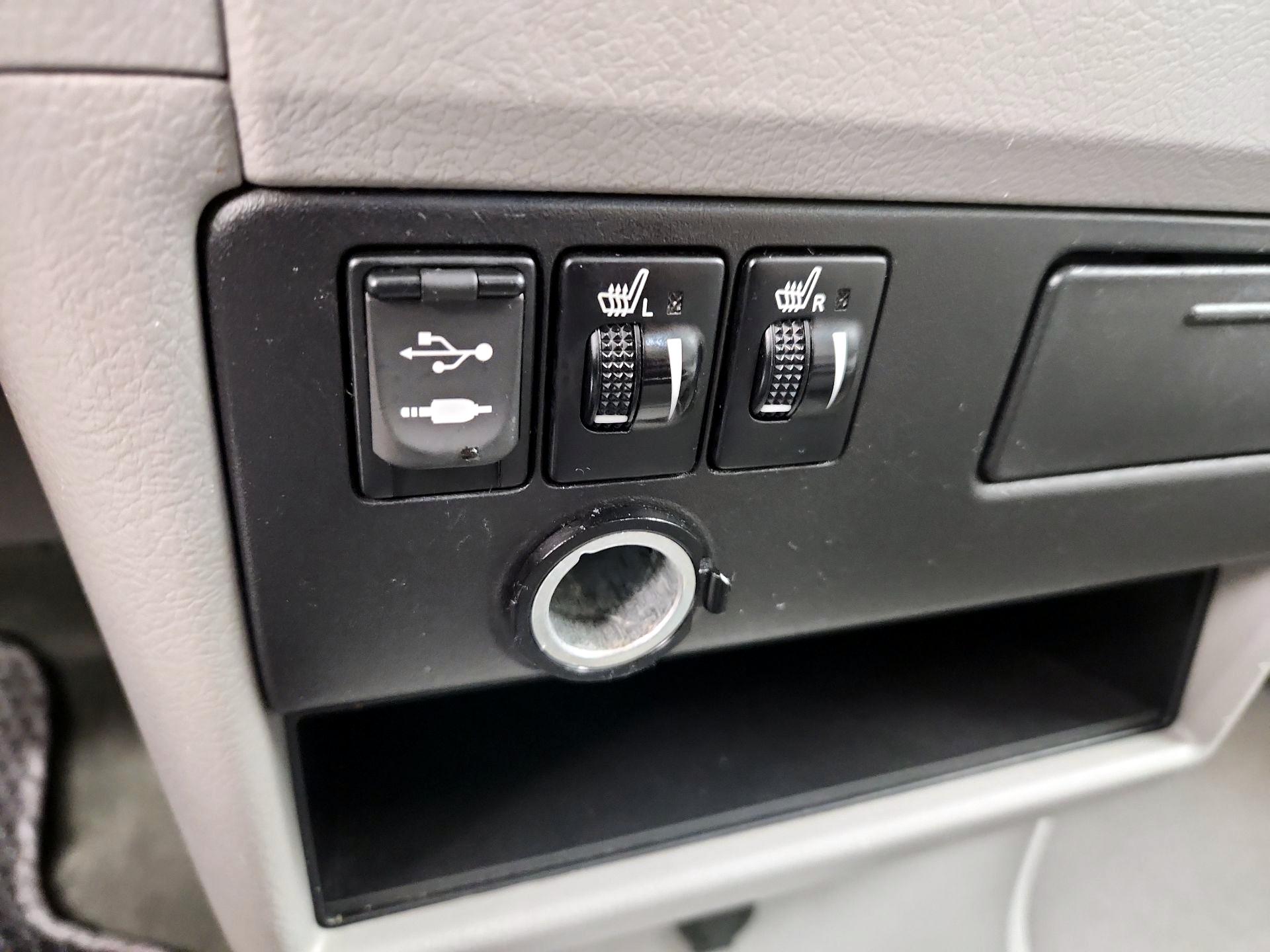 Thumbnail: 2015 Toyota Sienna - 18