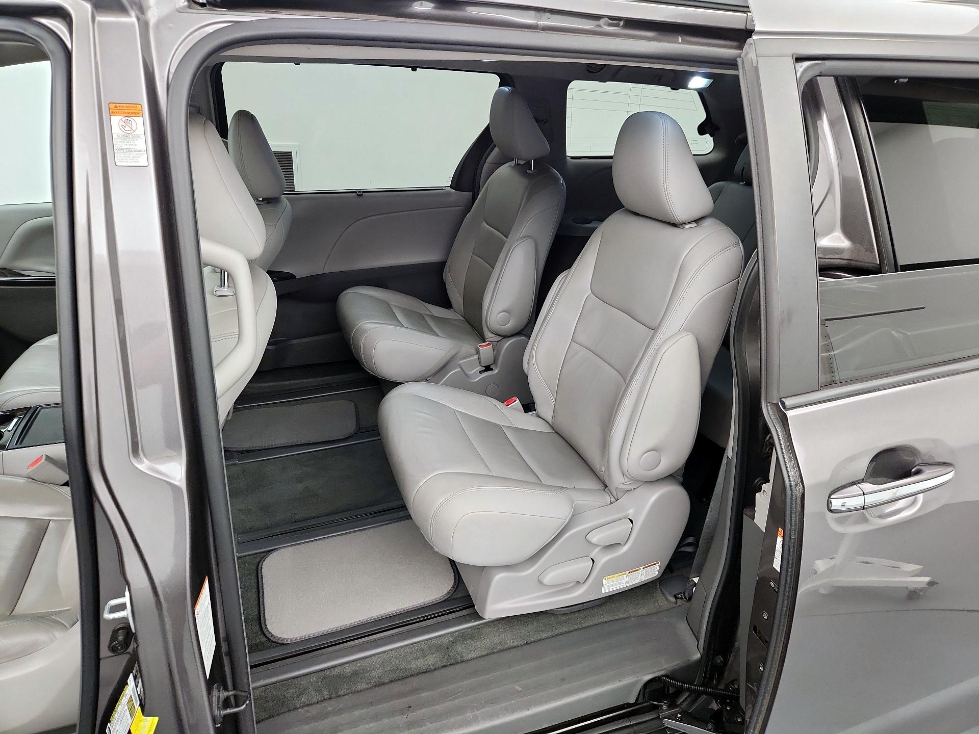Thumbnail: 2015 Toyota Sienna - 20