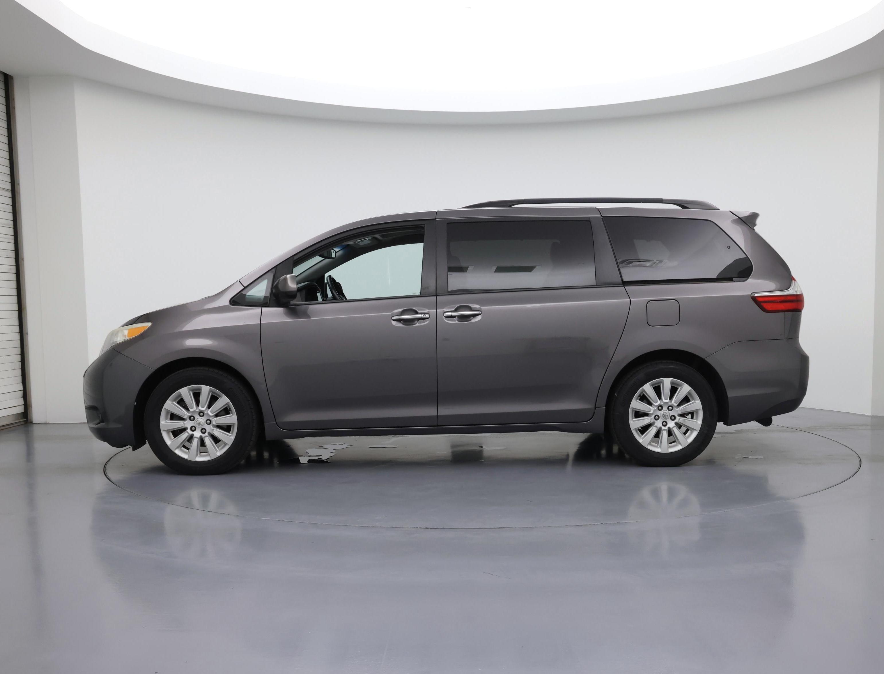 Thumbnail: 2015 Toyota Sienna - 3