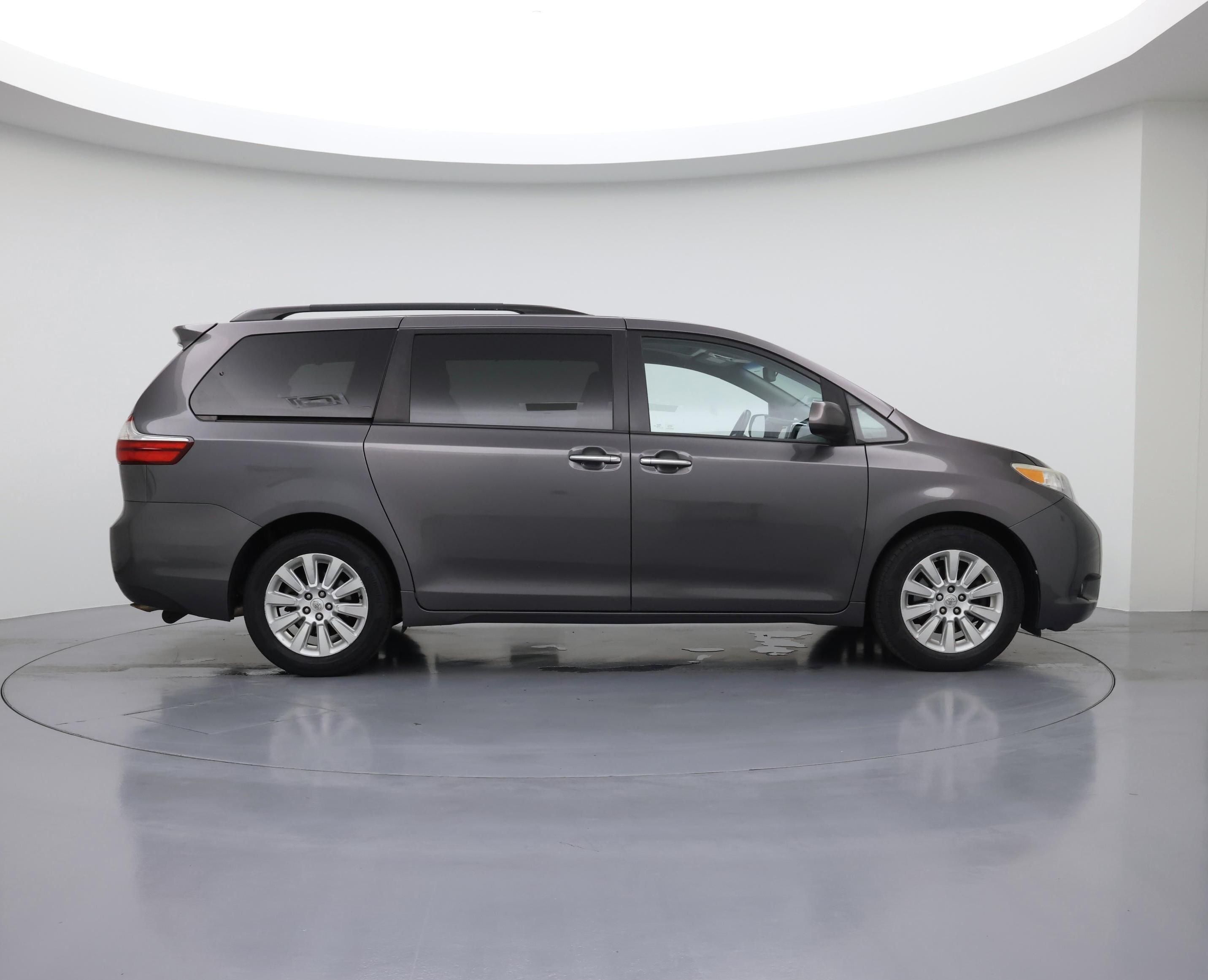 Thumbnail: 2015 Toyota Sienna - 7
