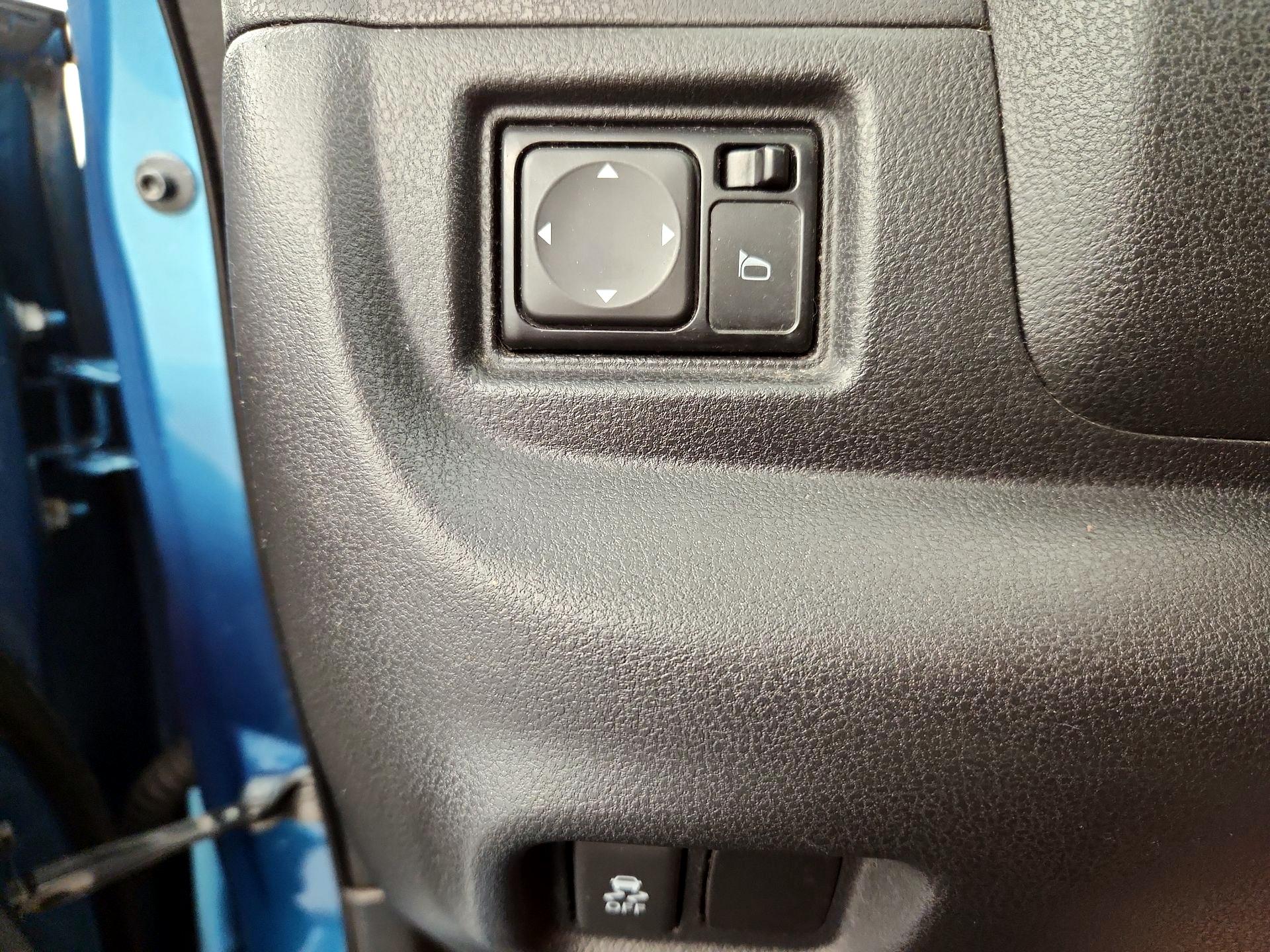Thumbnail: 2014 Nissan Versa Note - 13