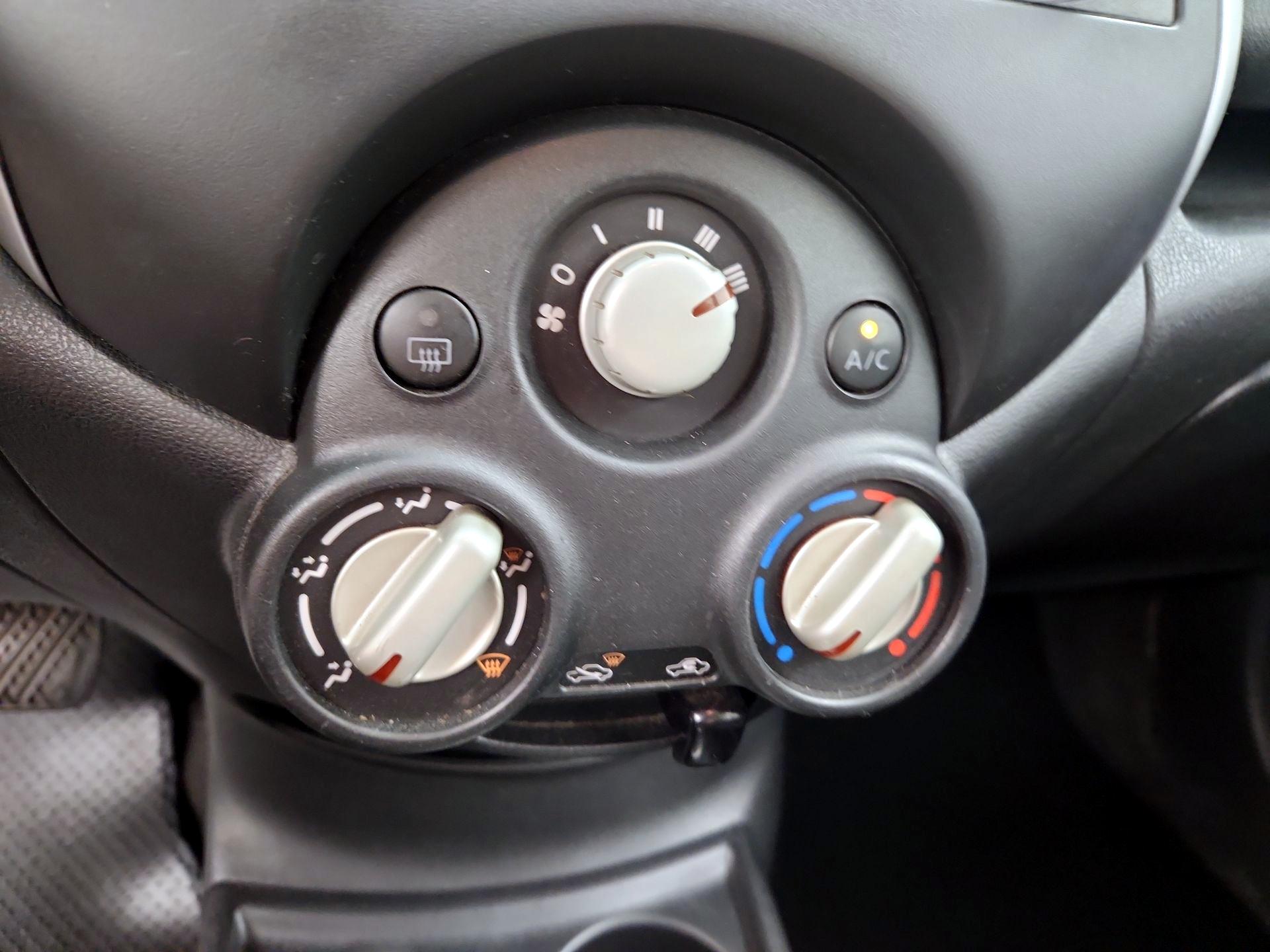 Thumbnail: 2014 Nissan Versa Note - 16