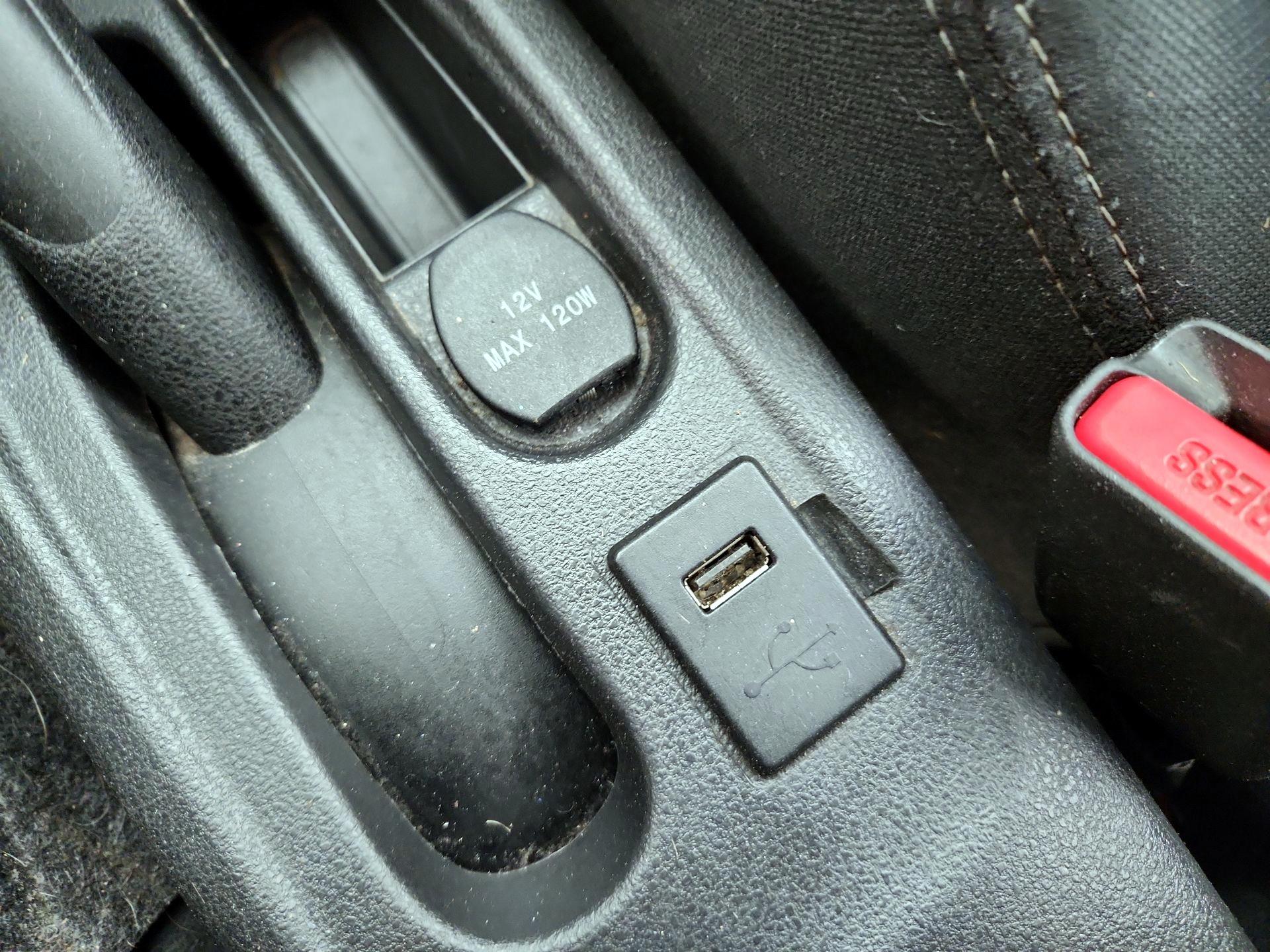 Thumbnail: 2014 Nissan Versa Note - 18