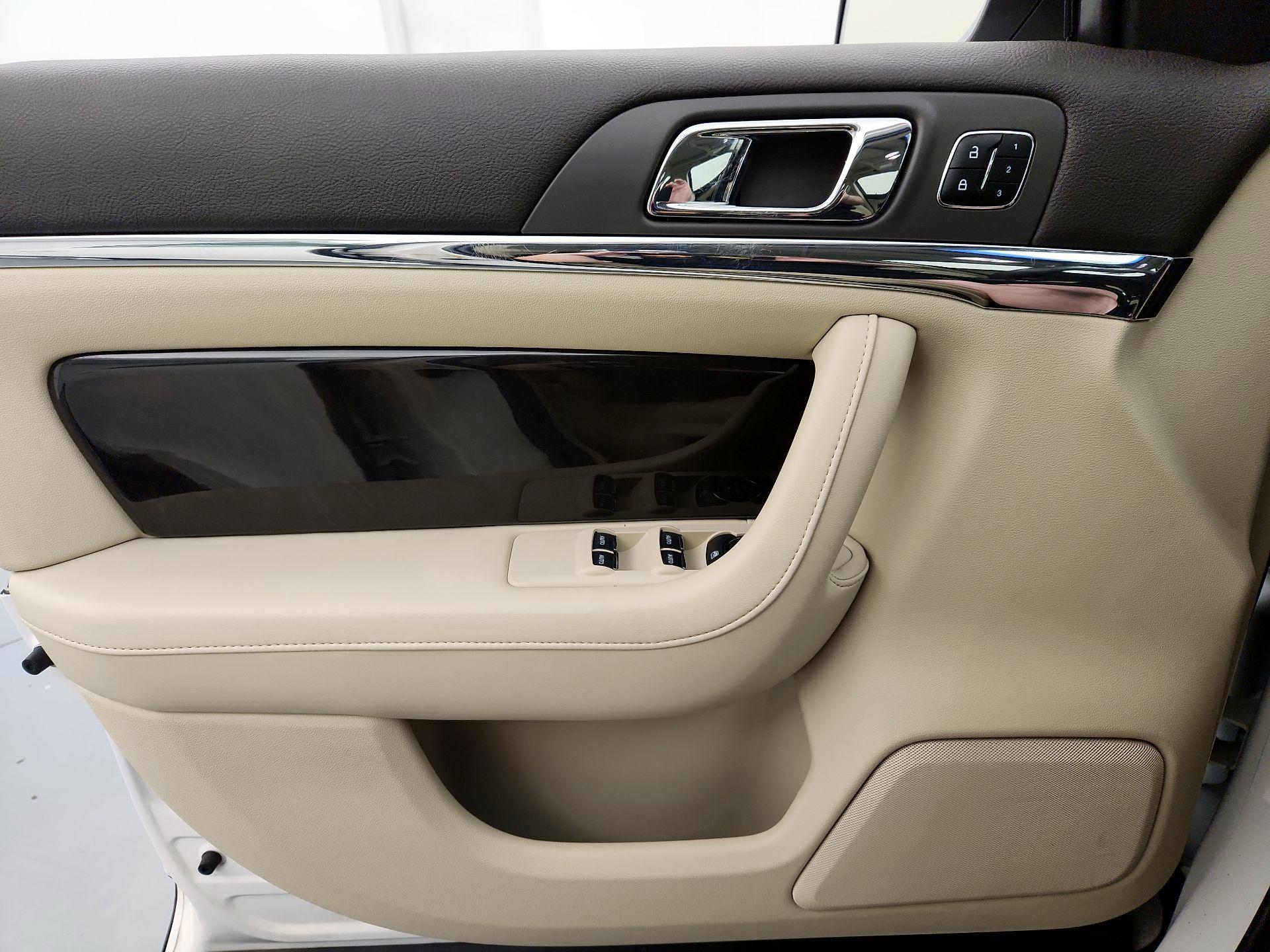 Thumbnail: 2015 Lincoln MKS - 12