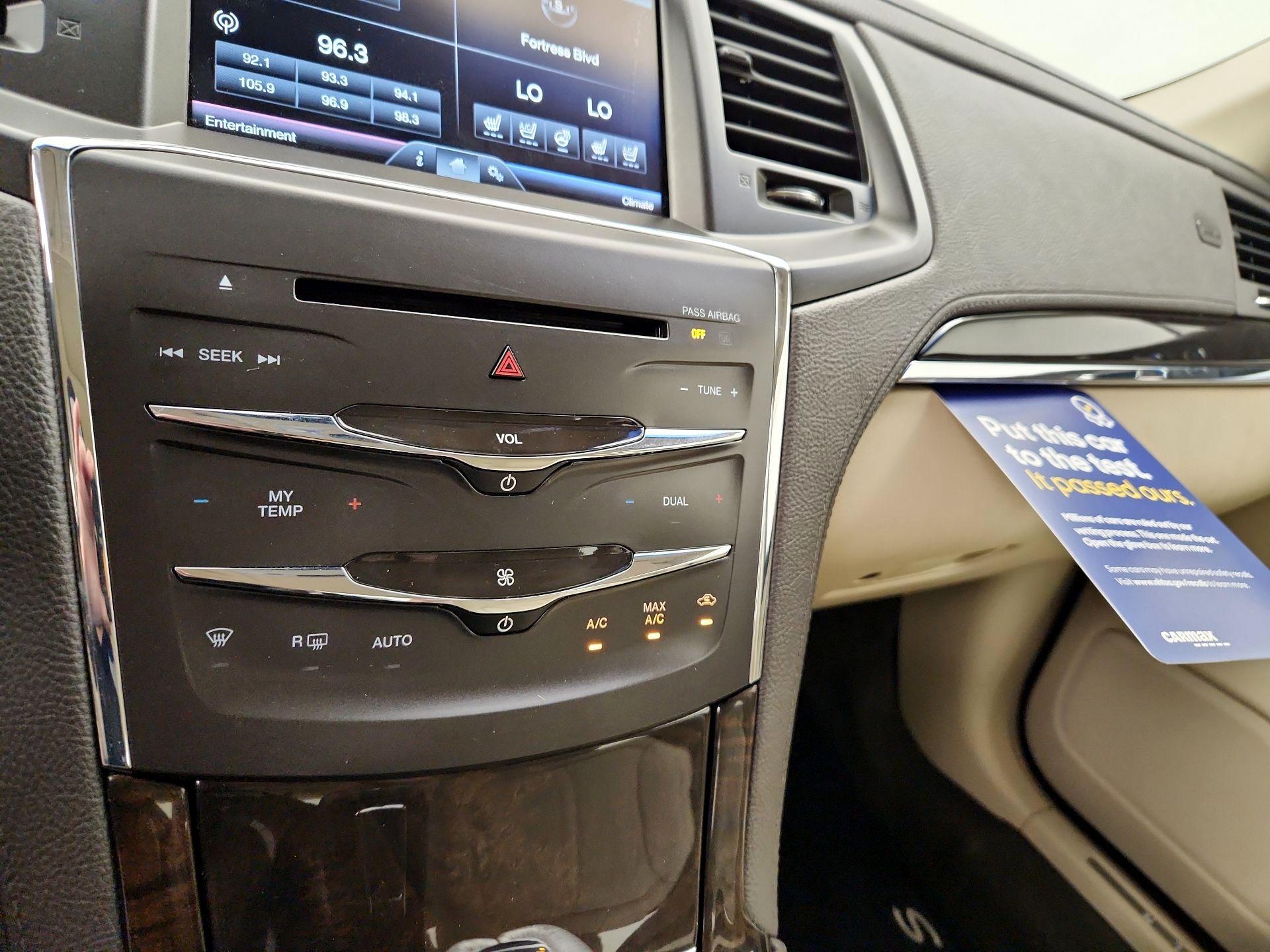 Thumbnail: 2015 Lincoln MKS - 17