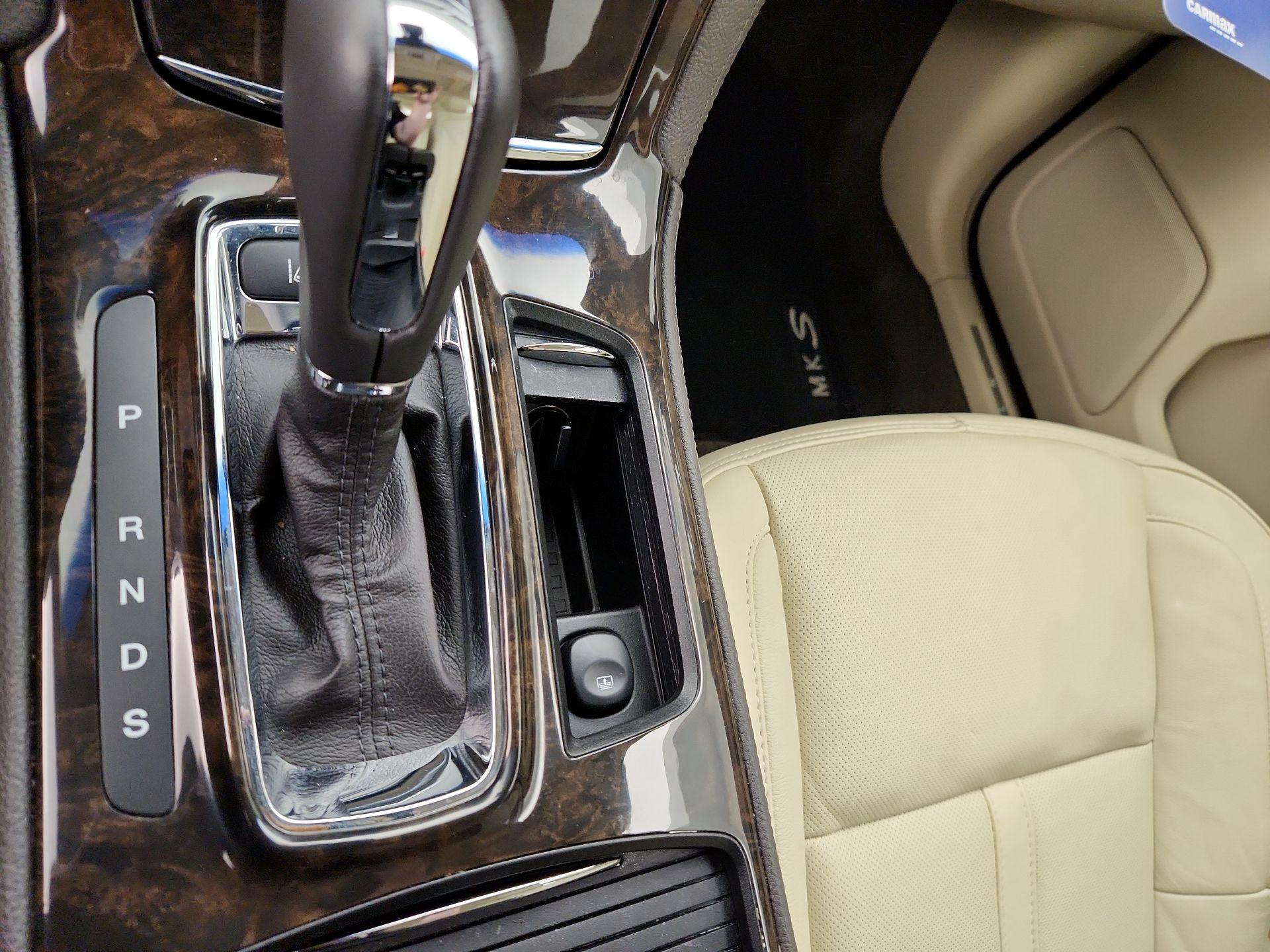 Thumbnail: 2015 Lincoln MKS - 18