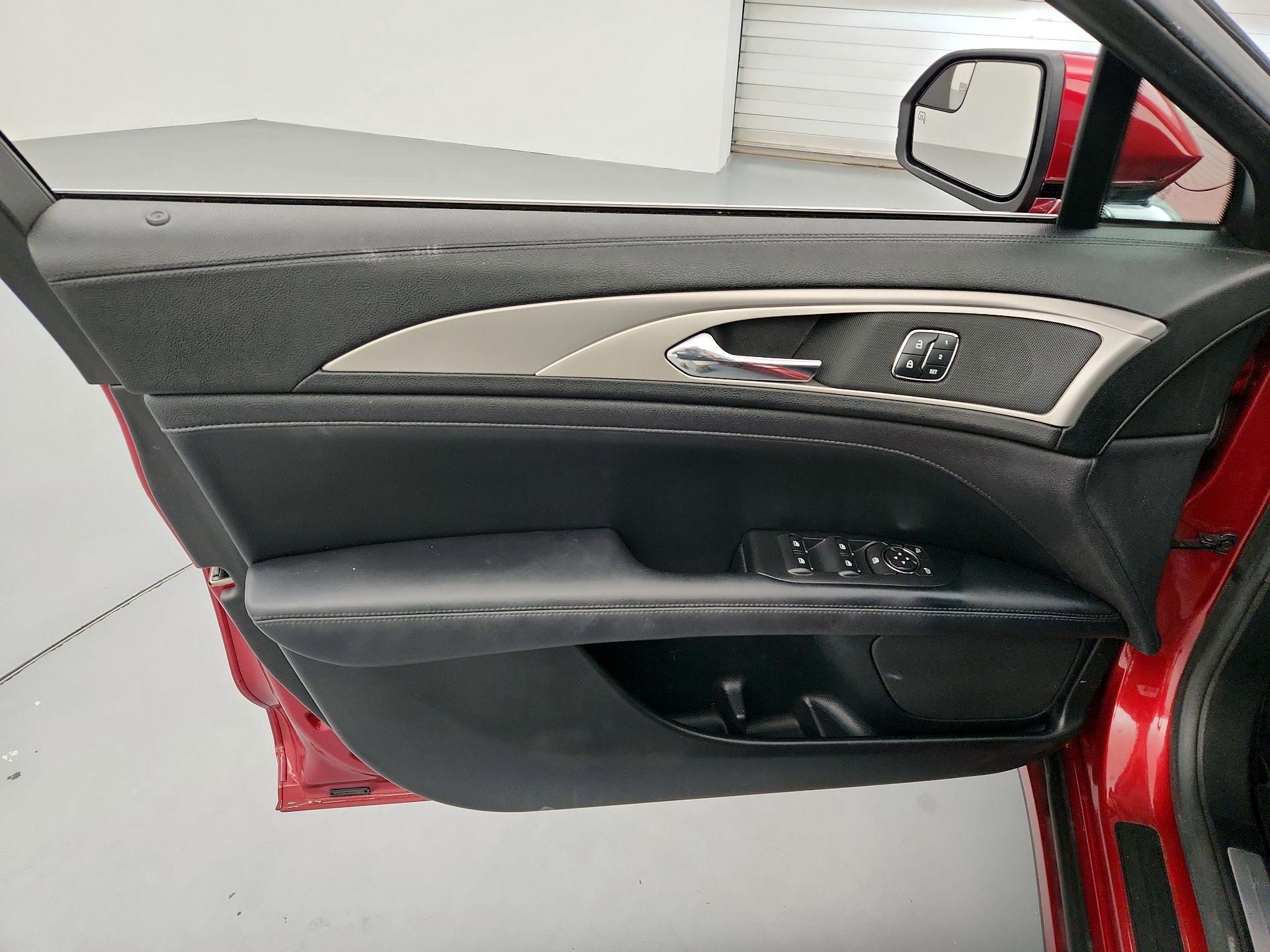 Thumbnail: 2017 Lincoln MKZ - 12