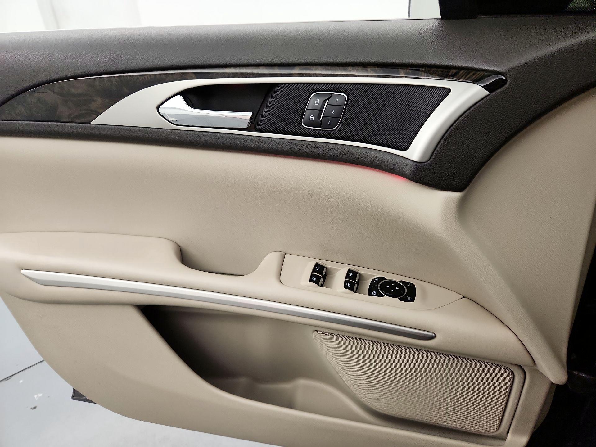 Thumbnail: 2016 Lincoln MKZ - 12