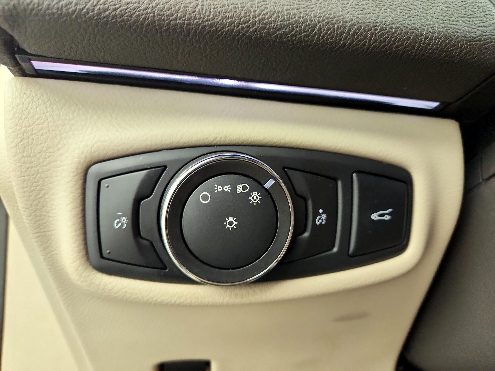 Thumbnail: 2016 Lincoln MKZ - 13