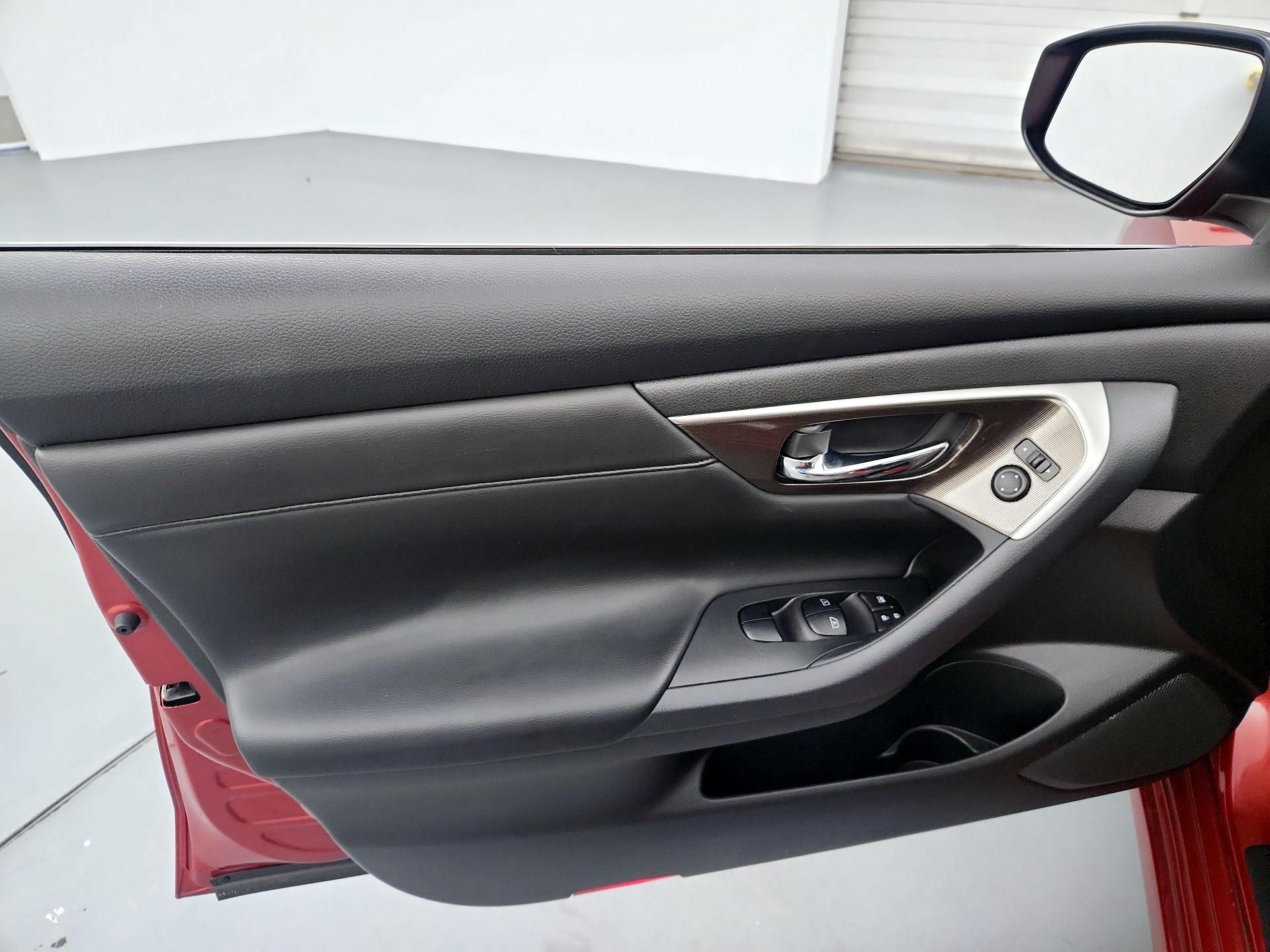 Thumbnail: 2013 Nissan Altima - 12