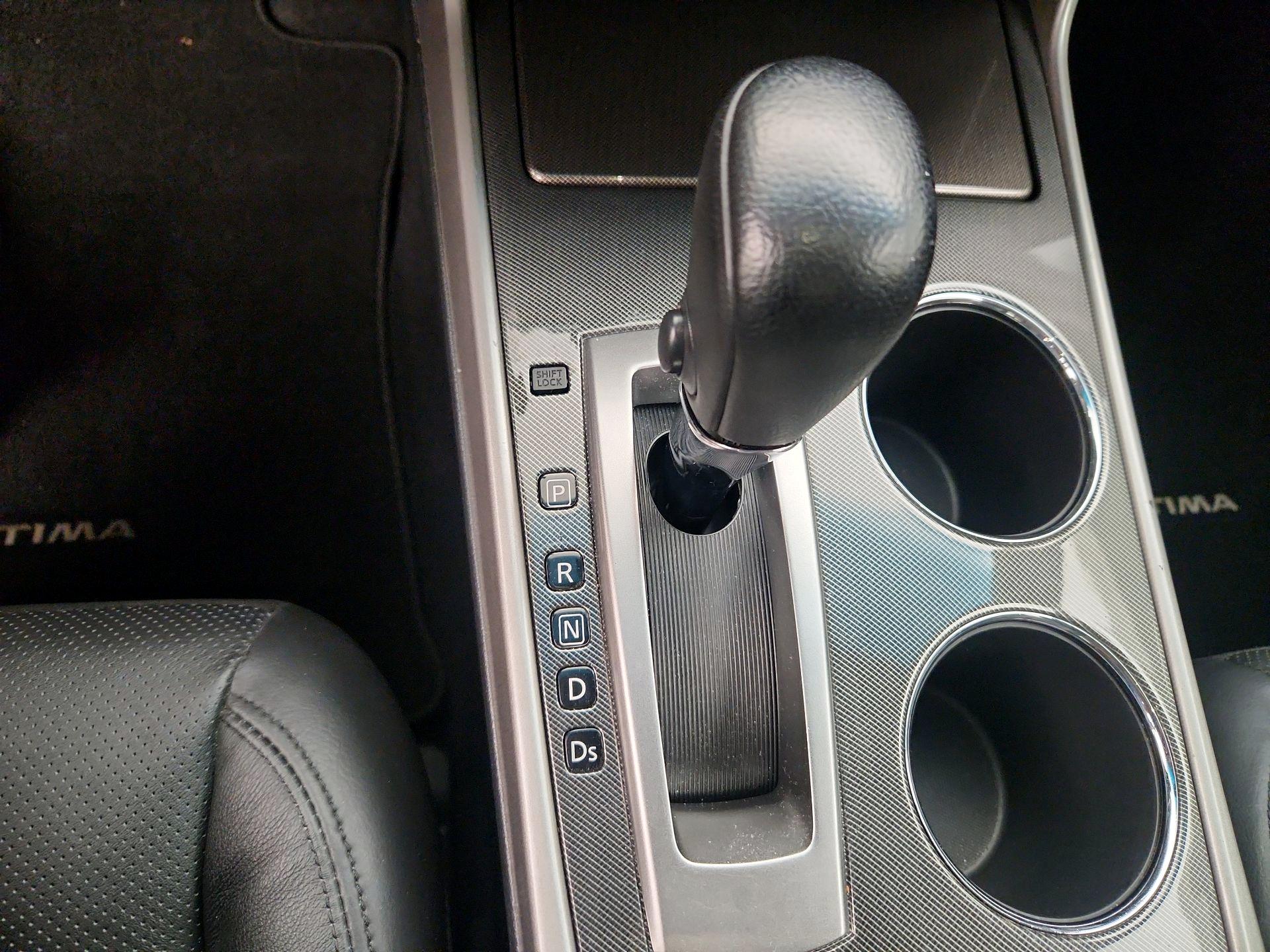 Thumbnail: 2013 Nissan Altima - 17
