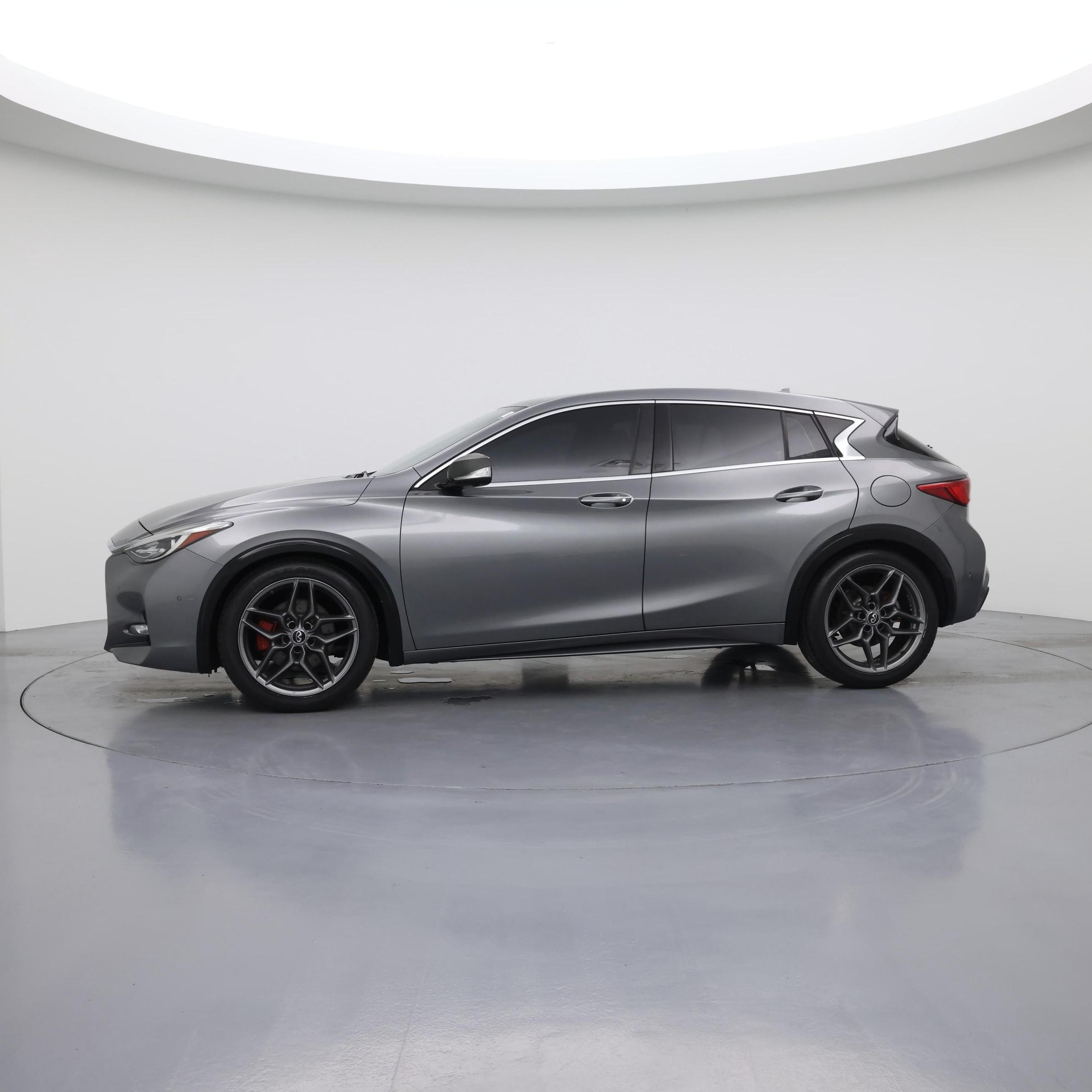 Thumbnail: 2017 INFINITI QX30 - 3