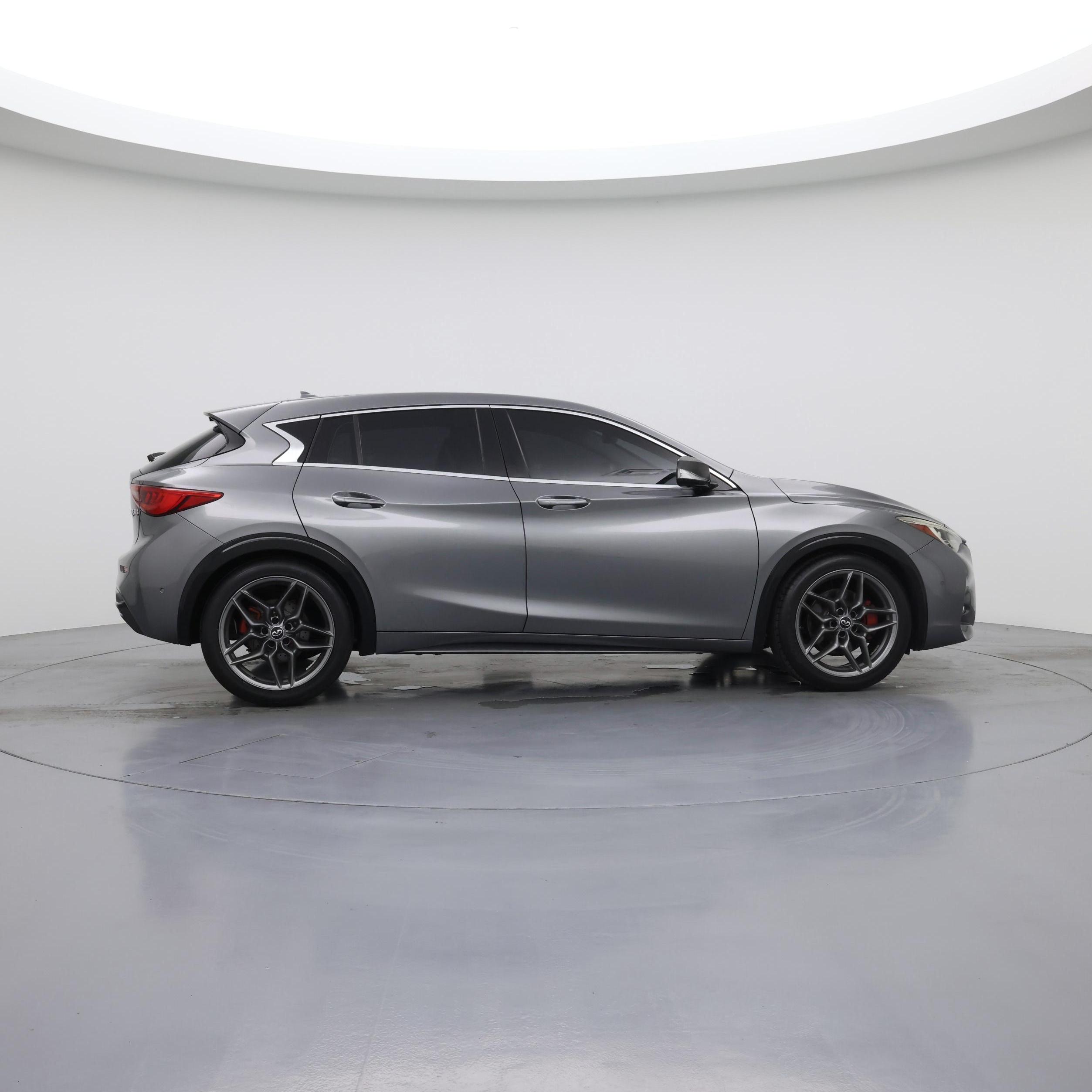 Thumbnail: 2017 INFINITI QX30 - 7