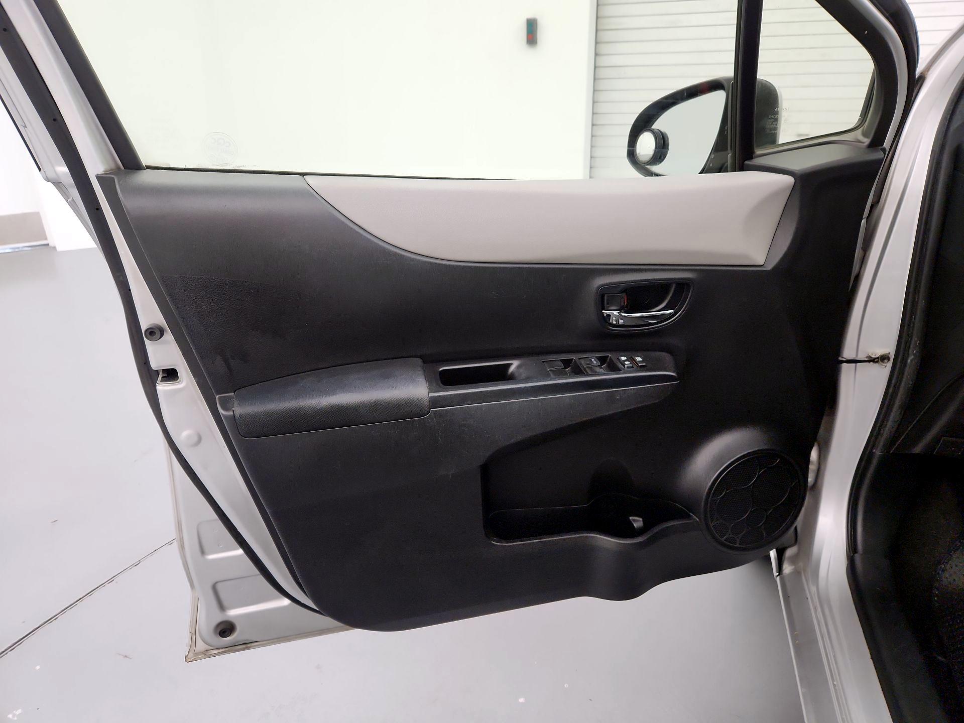Thumbnail: 2013 Toyota Yaris - 12