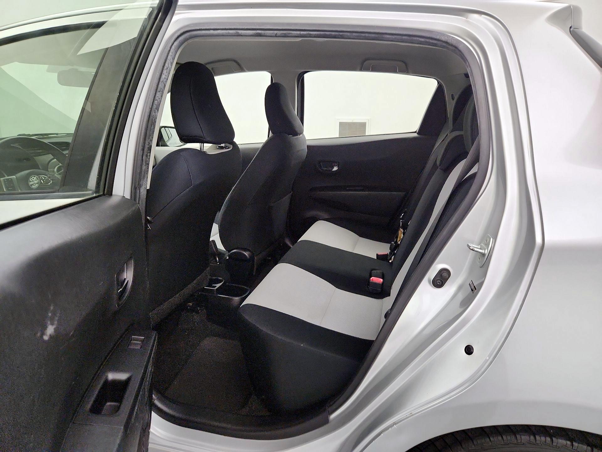 Thumbnail: 2013 Toyota Yaris - 18