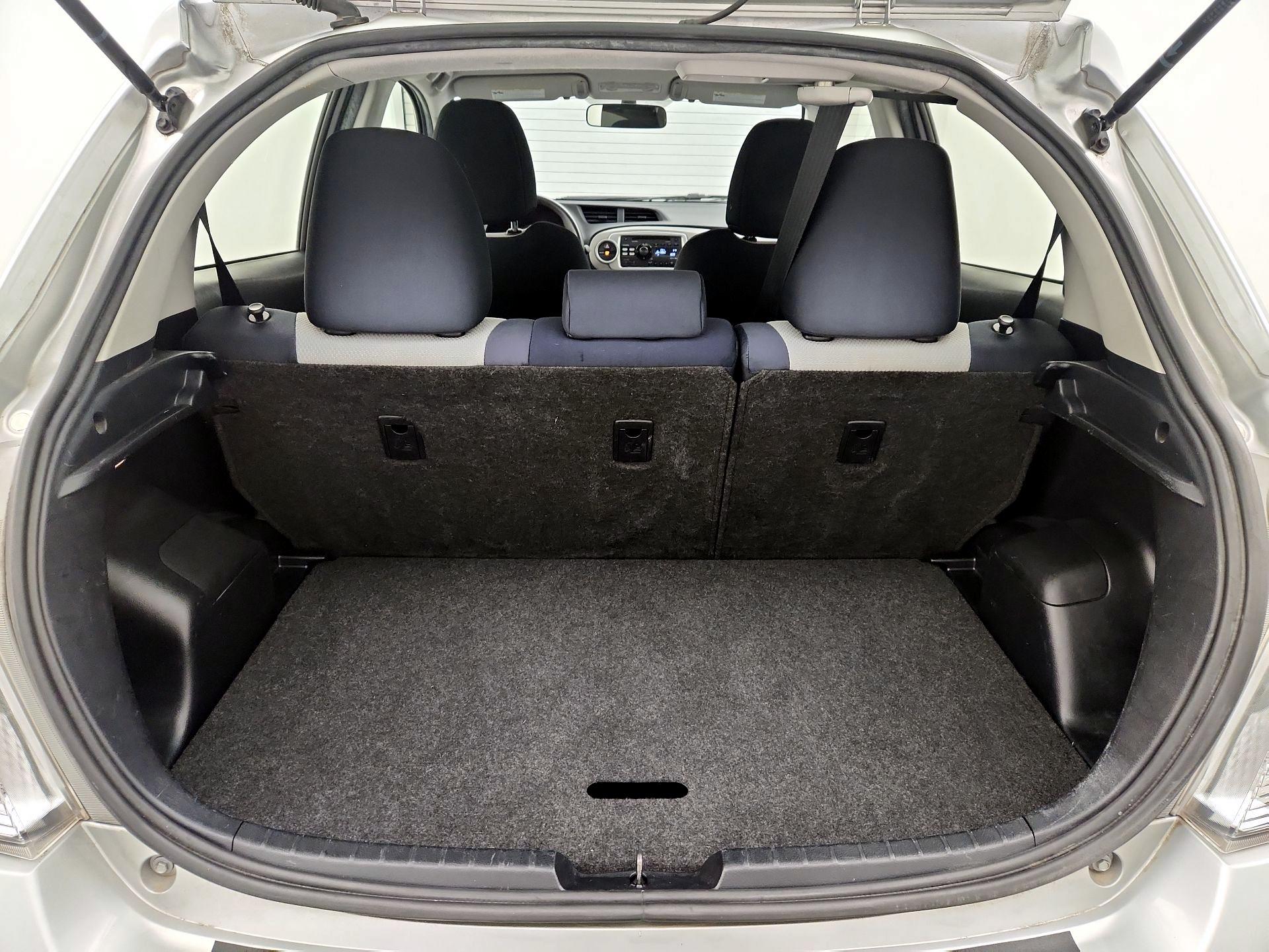 Thumbnail: 2013 Toyota Yaris - 19