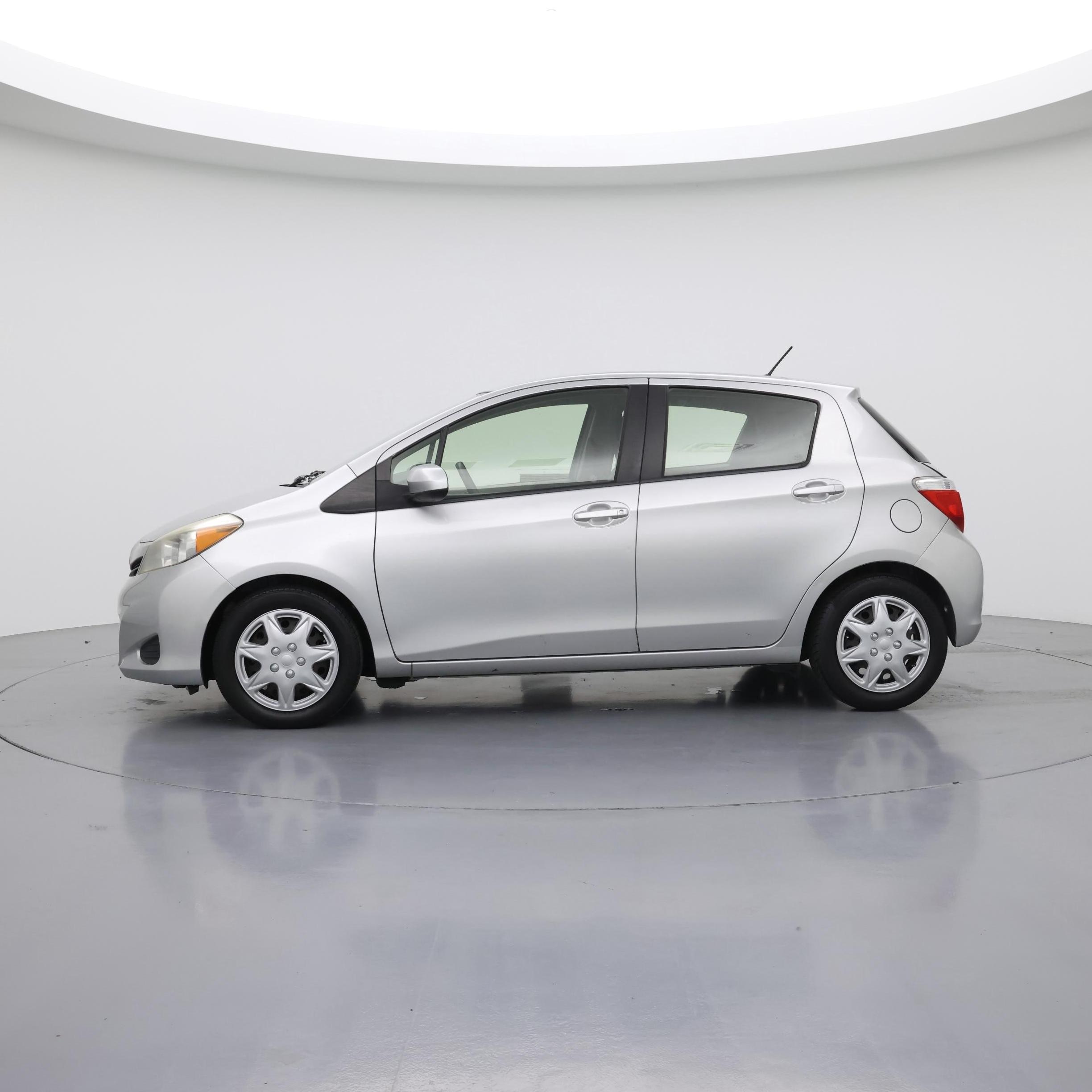 Thumbnail: 2013 Toyota Yaris - 3