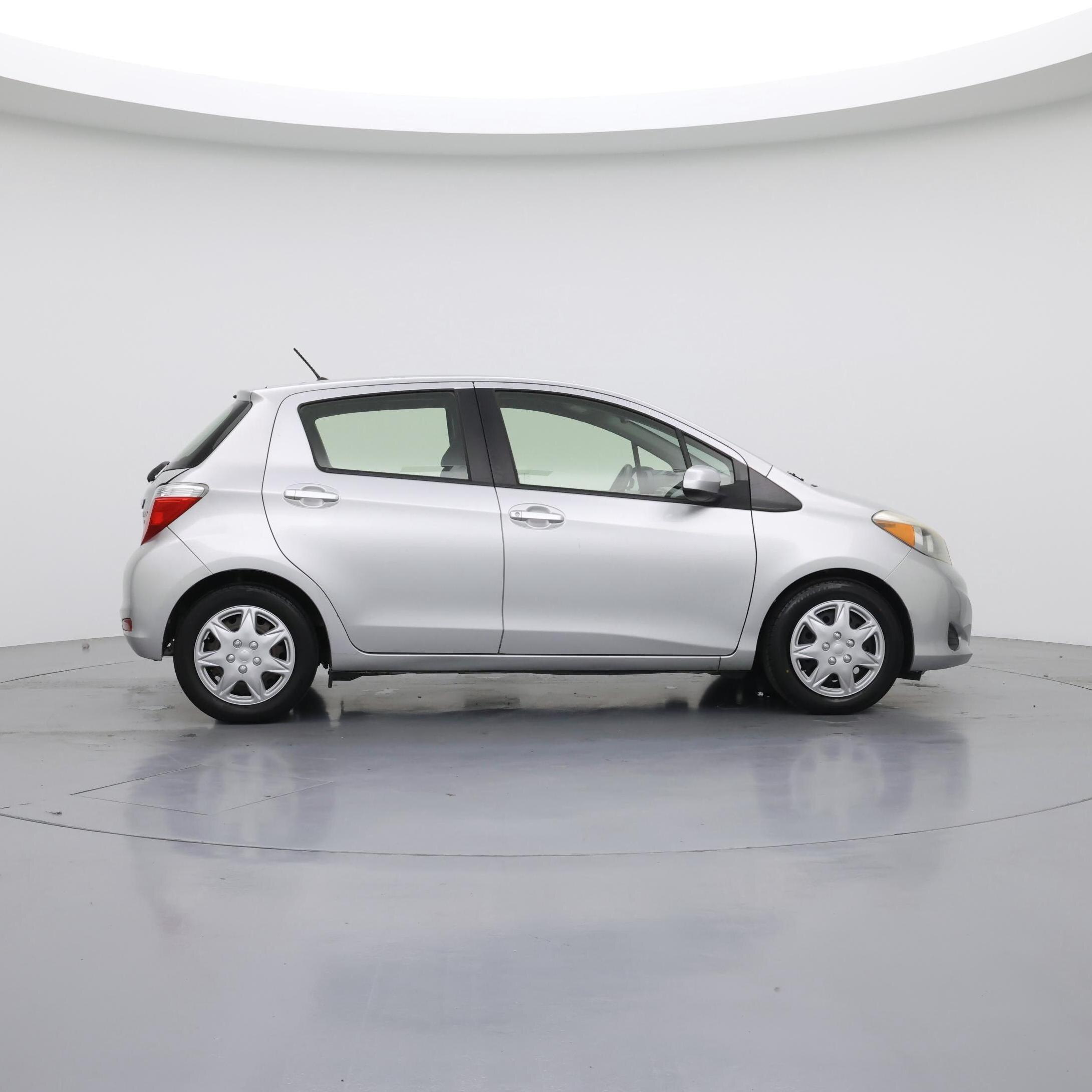 Thumbnail: 2013 Toyota Yaris - 7