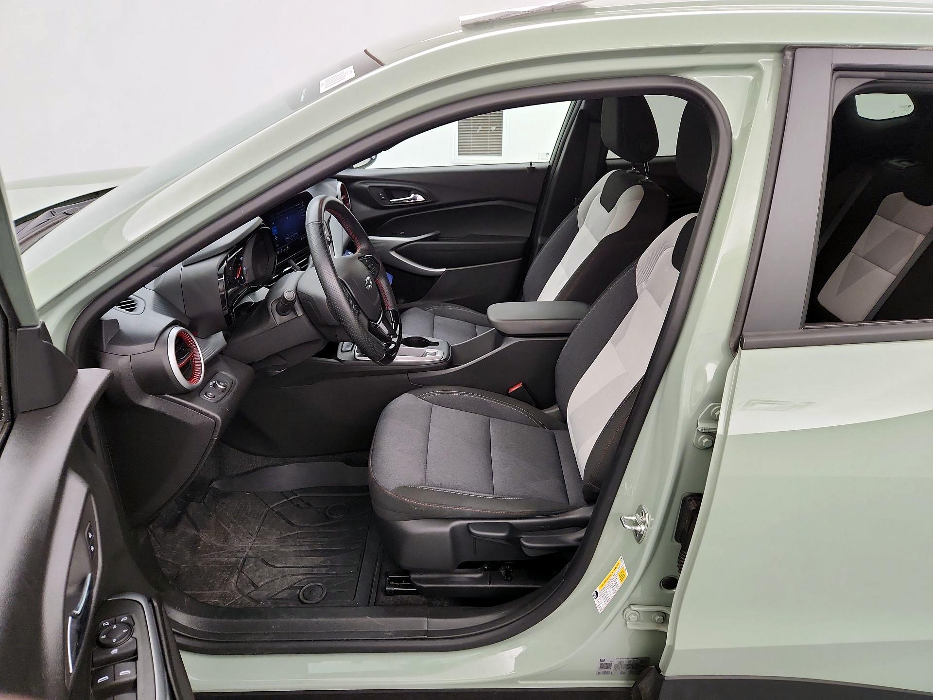 Thumbnail: 2024 Chevrolet Trax - 11