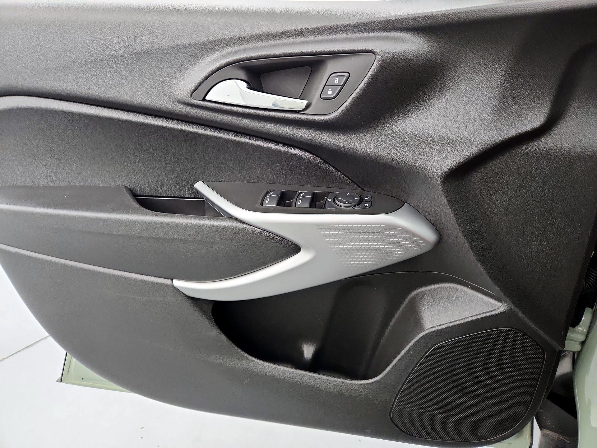 Thumbnail: 2024 Chevrolet Trax - 12