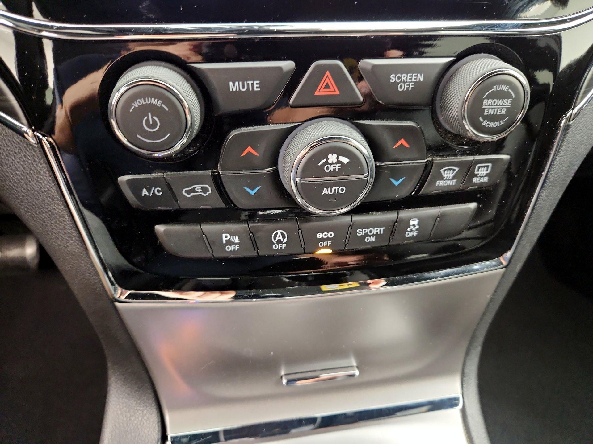 Thumbnail: 2020 Jeep Grand Cherokee - 17