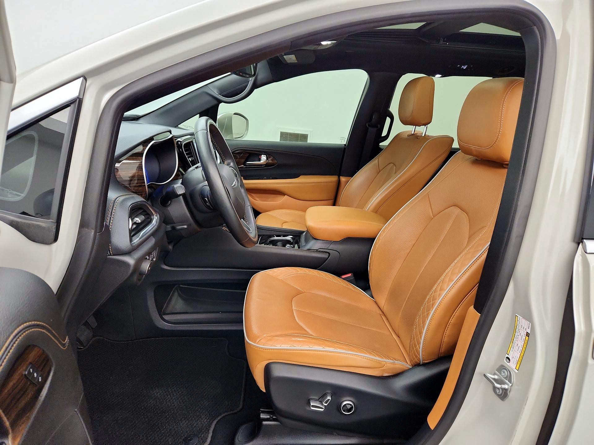 Thumbnail: 2021 Chrysler Pacifica - 11