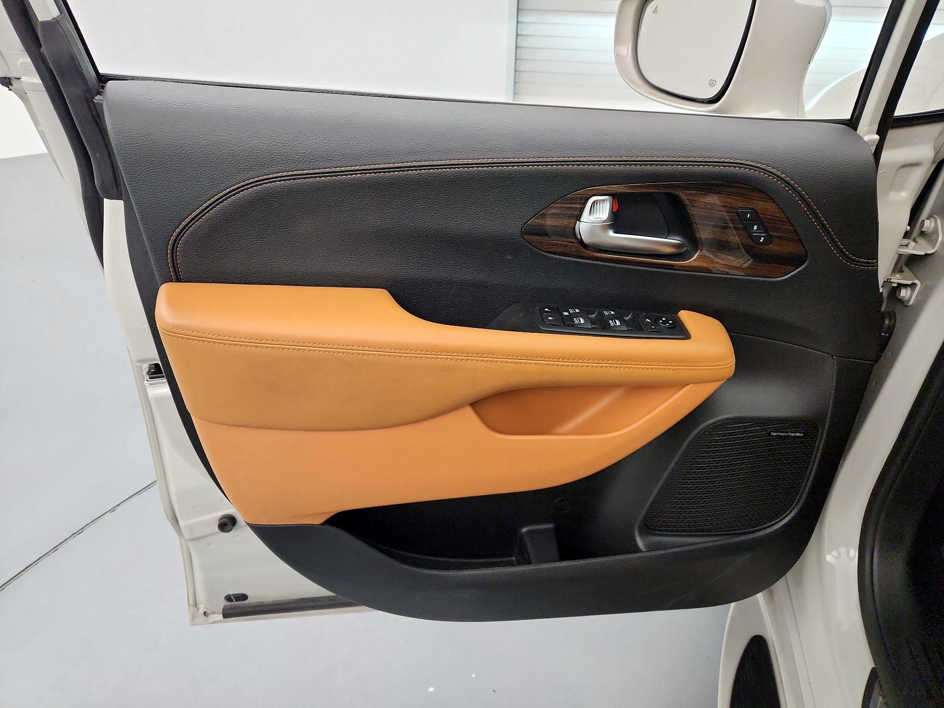 Thumbnail: 2021 Chrysler Pacifica - 12