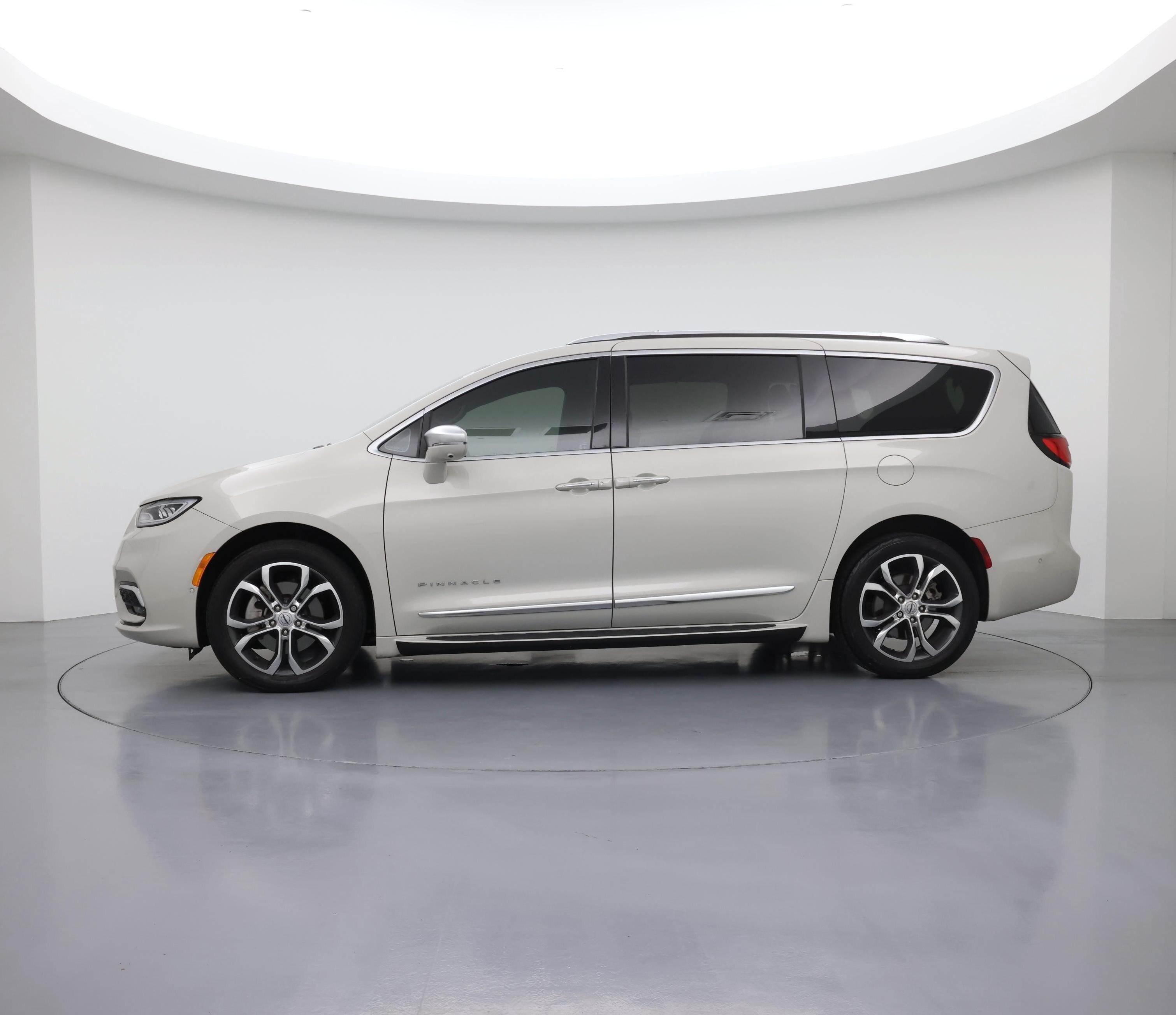 Thumbnail: 2021 Chrysler Pacifica - 3