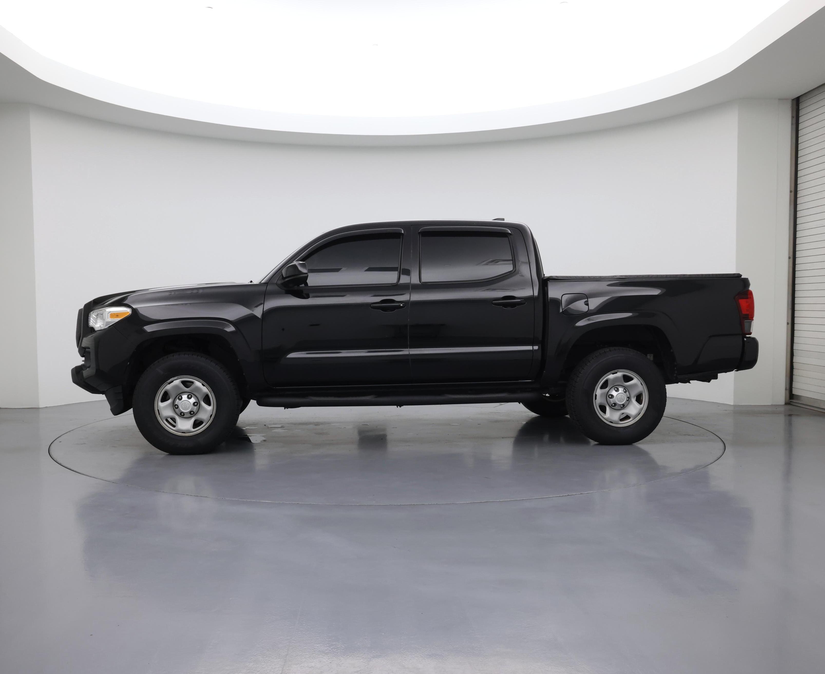 Thumbnail: 2018 Toyota Tacoma - 3