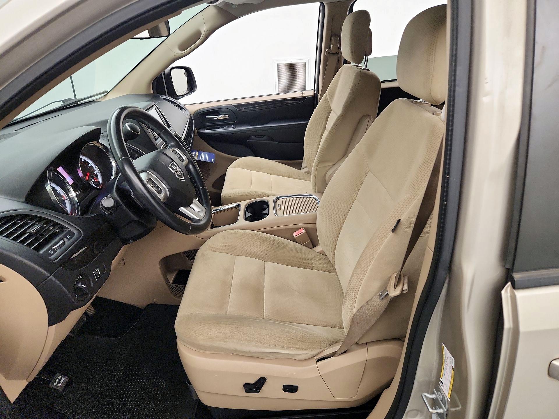 Thumbnail: 2016 Dodge Grand Caravan - 11