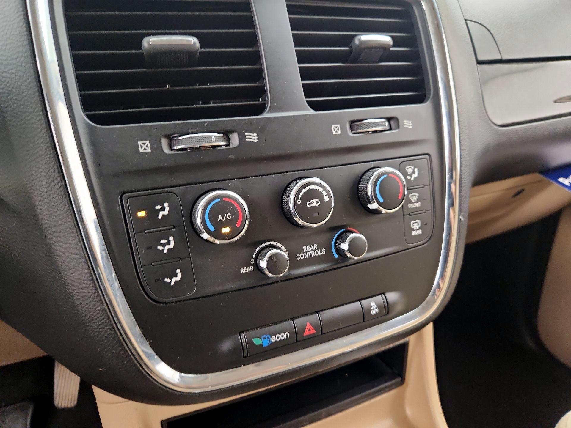 Thumbnail: 2016 Dodge Grand Caravan - 15